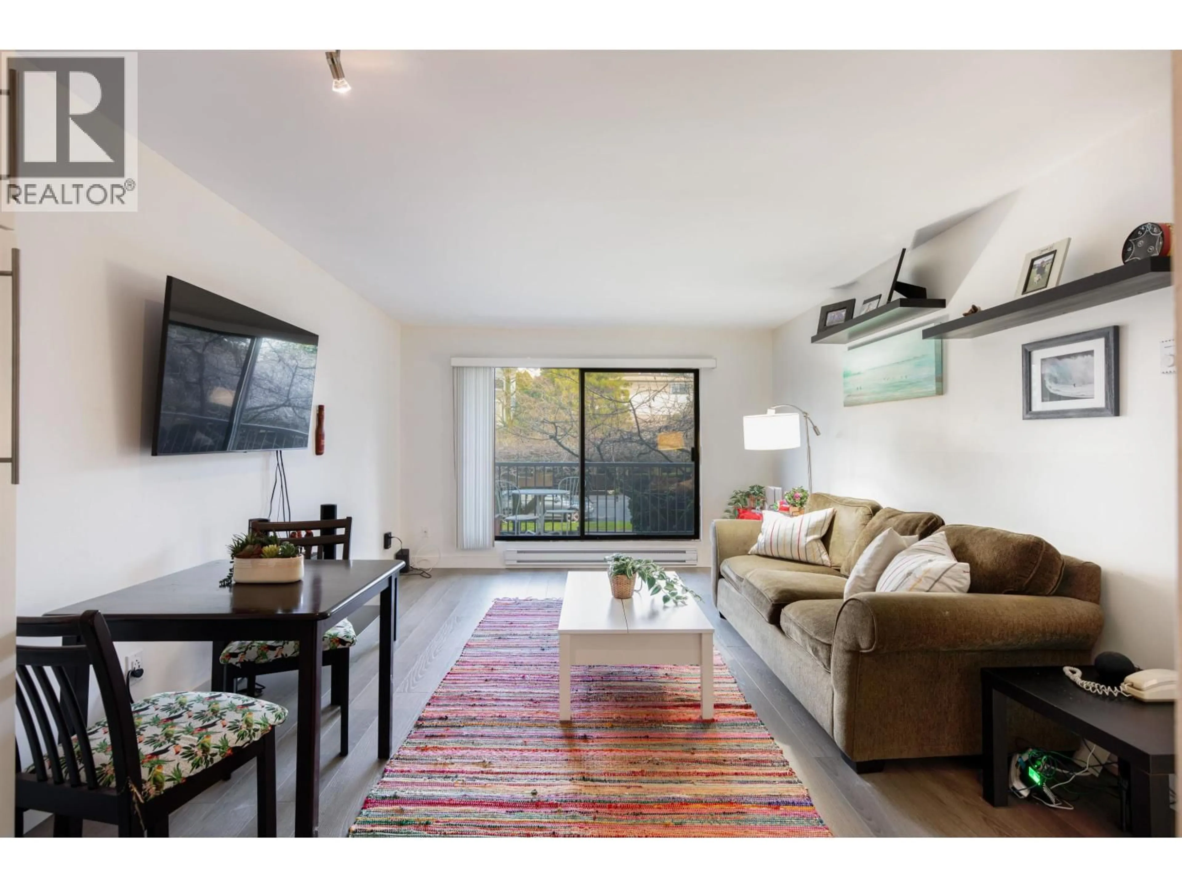 Living room with furniture, unknown for 215 - 251 4TH STREET, North Vancouver British Columbia V7M1H8