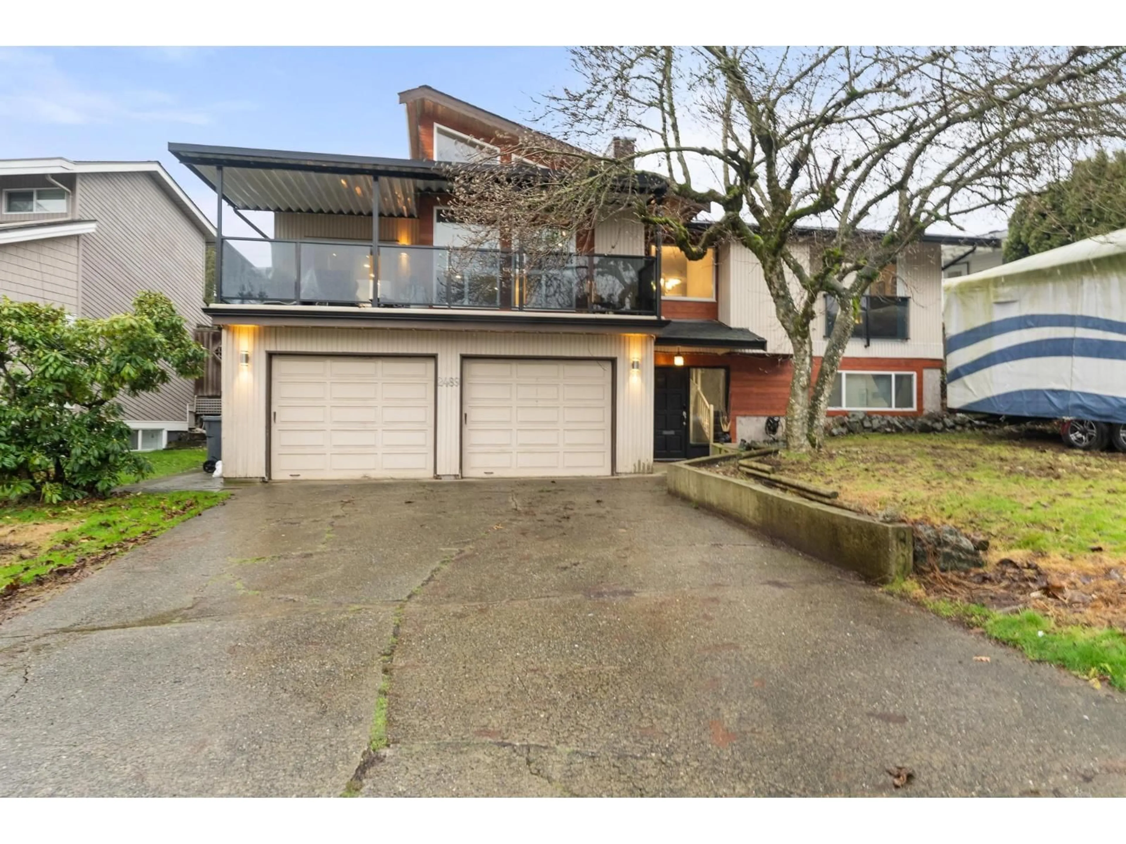 A pic from outside/outdoor area/front of a property/back of a property/a pic from drone, street for 2489 SUNNYSIDE PLACE, Abbotsford British Columbia V2T4C4
