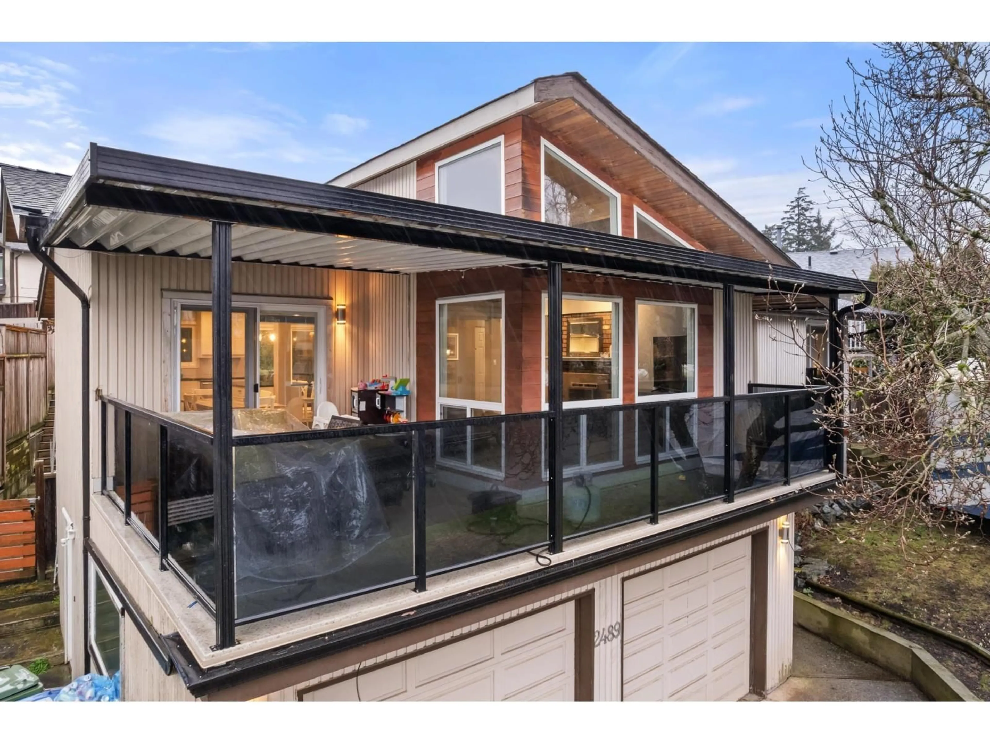 Home with vinyl exterior material, unknown for 2489 SUNNYSIDE PLACE, Abbotsford British Columbia V2T4C4