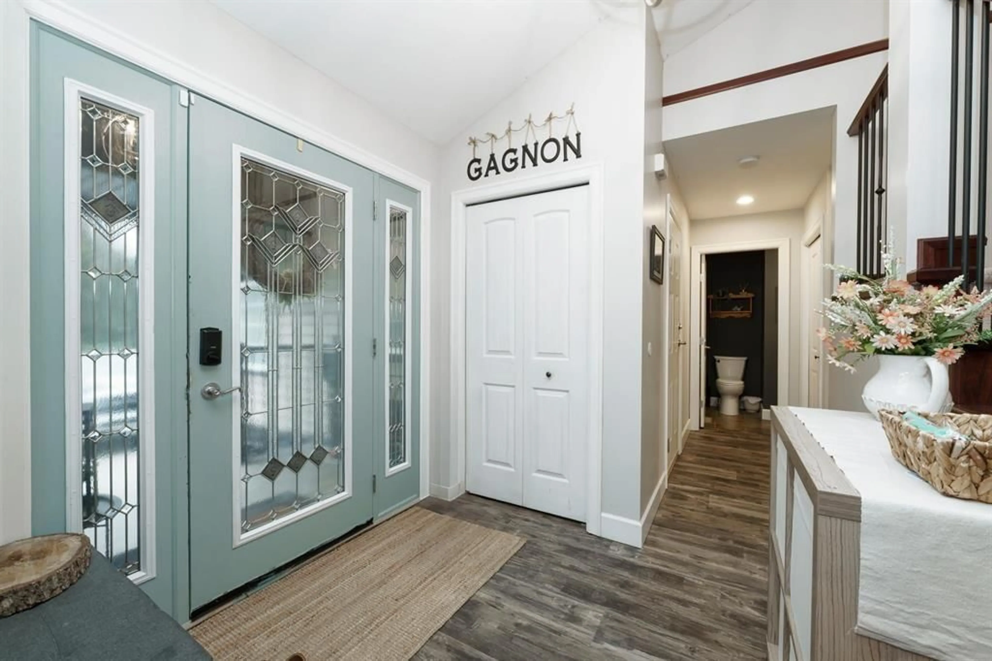 Indoor foyer for 29809 DEWDNEY TRUNK ROAD, Mission British Columbia V4S1B7