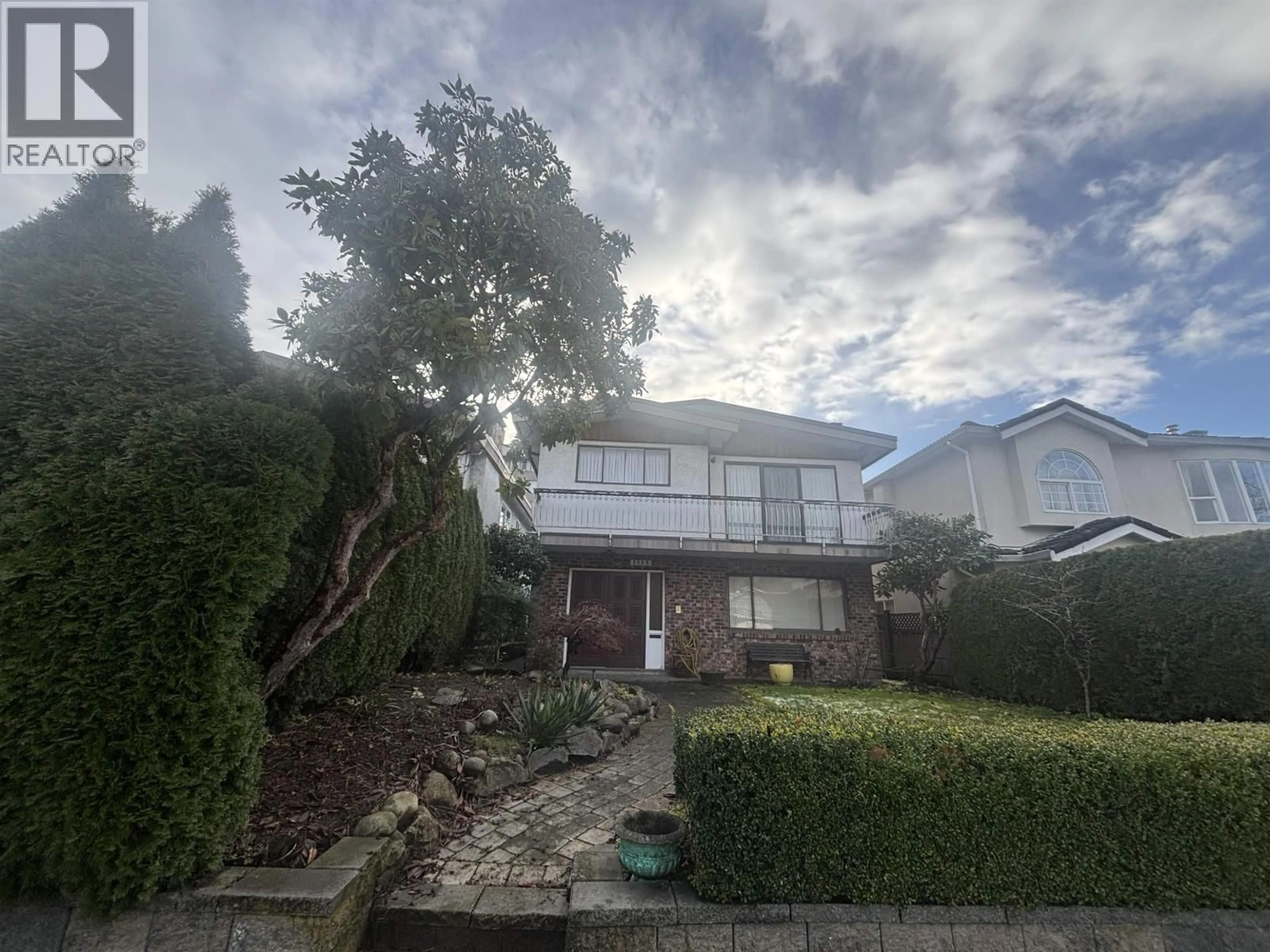 A pic from outside/outdoor area/front of a property/back of a property/a pic from drone, unknown for 2628 8TH AVENUE, Vancouver British Columbia V5M1W5