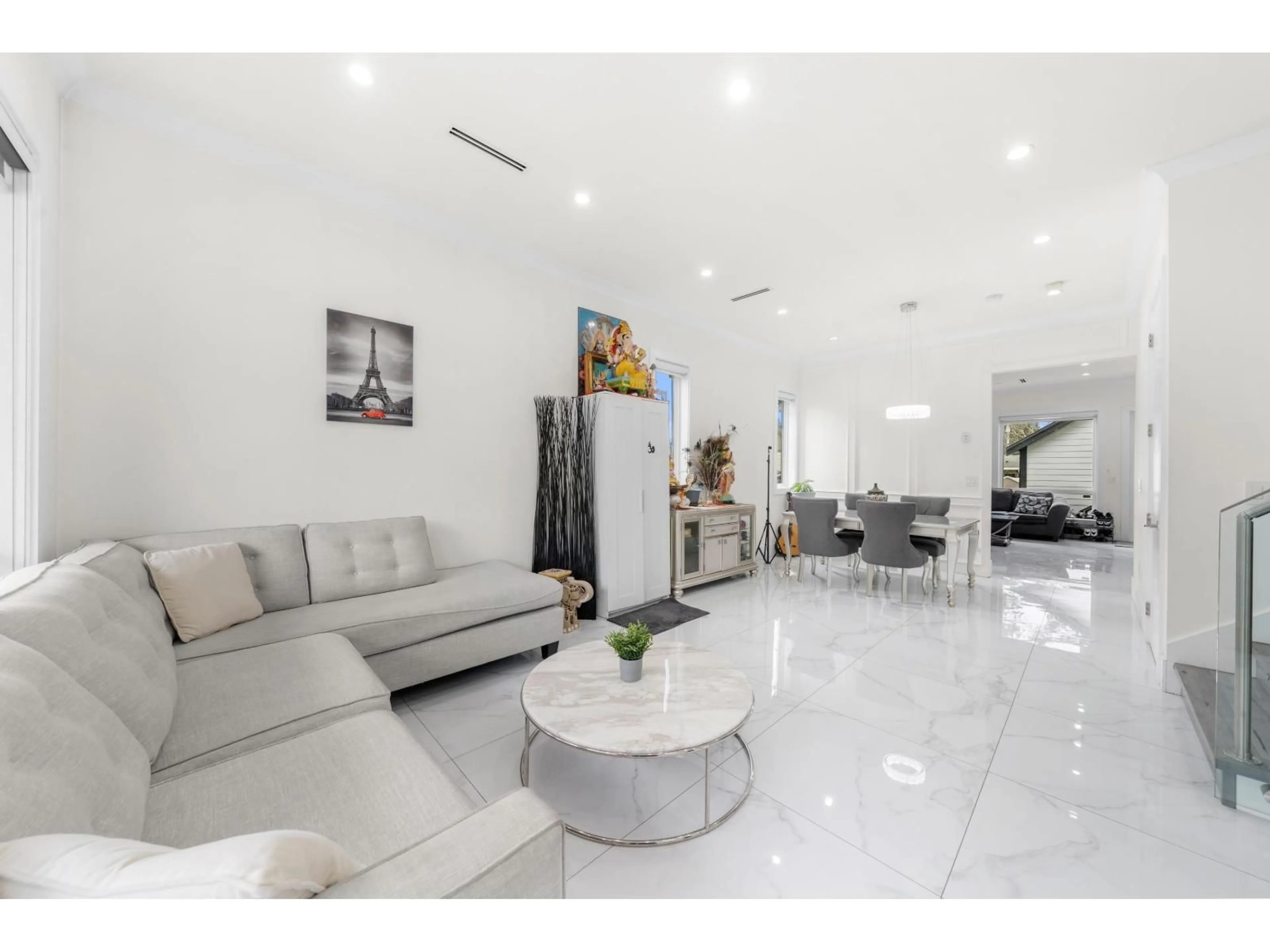 Living room with furniture, unknown for 6021 128A STREET, Surrey British Columbia V3X2L3