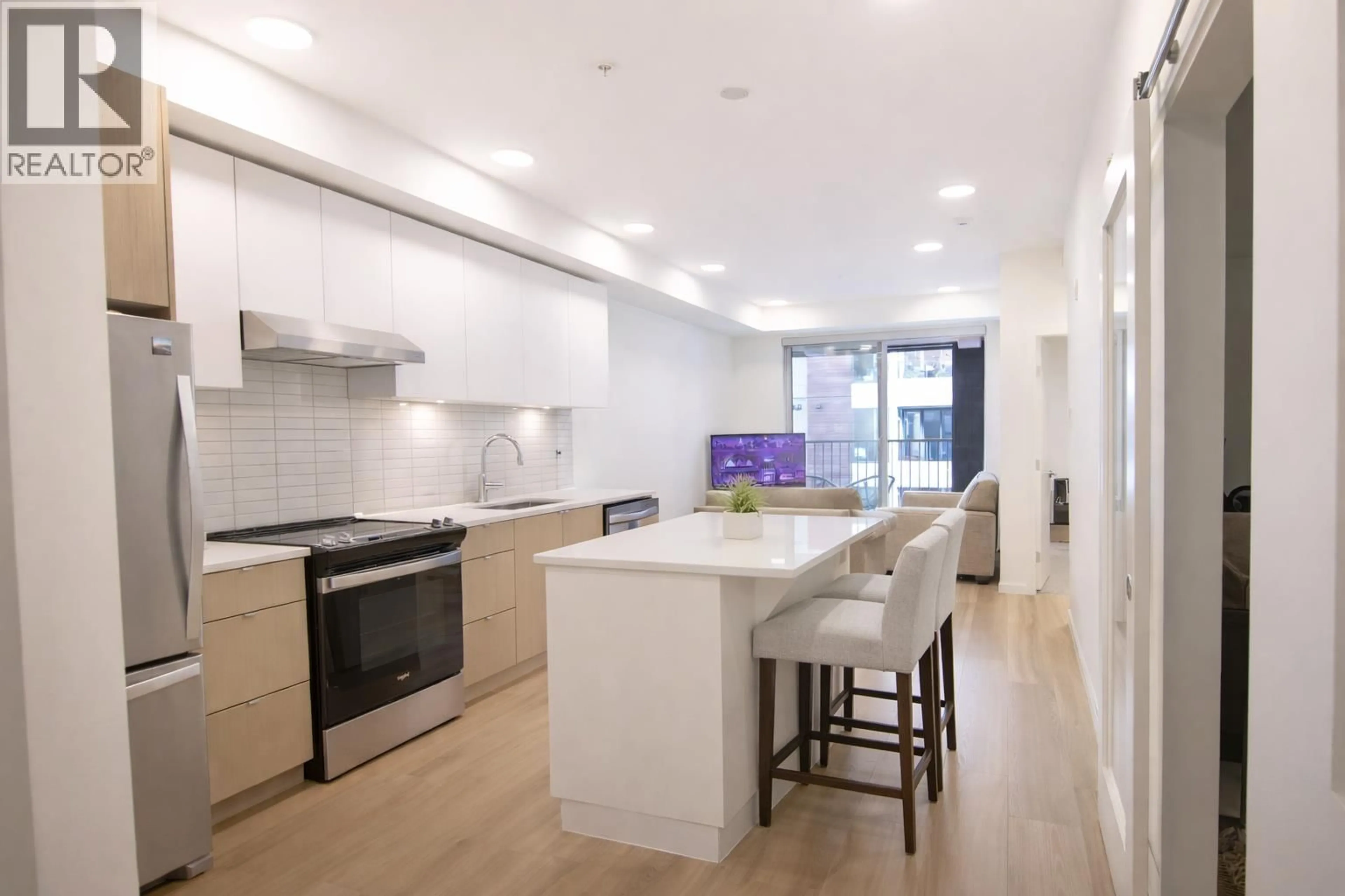 Contemporary kitchen, unknown for 405 - 37994 SECOND AVENUE, Squamish British Columbia V8B0C4