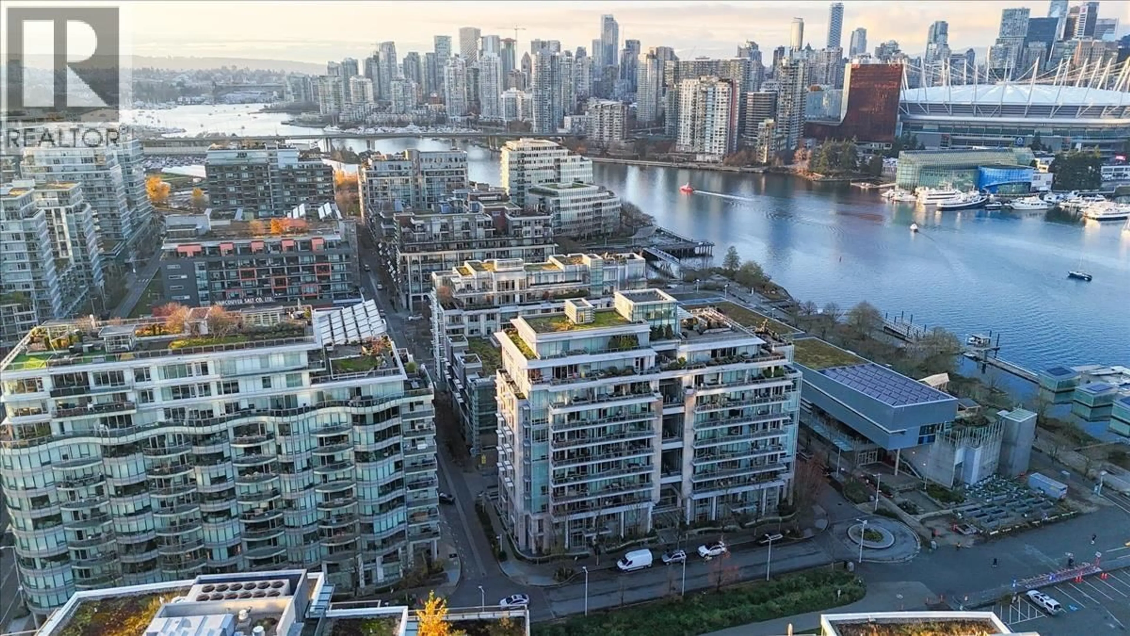 A pic from outside/outdoor area/front of a property/back of a property/a pic from drone, city buildings view from balcony for 404 - 1633 ONTARIO STREET, Vancouver British Columbia V5Y0C2
