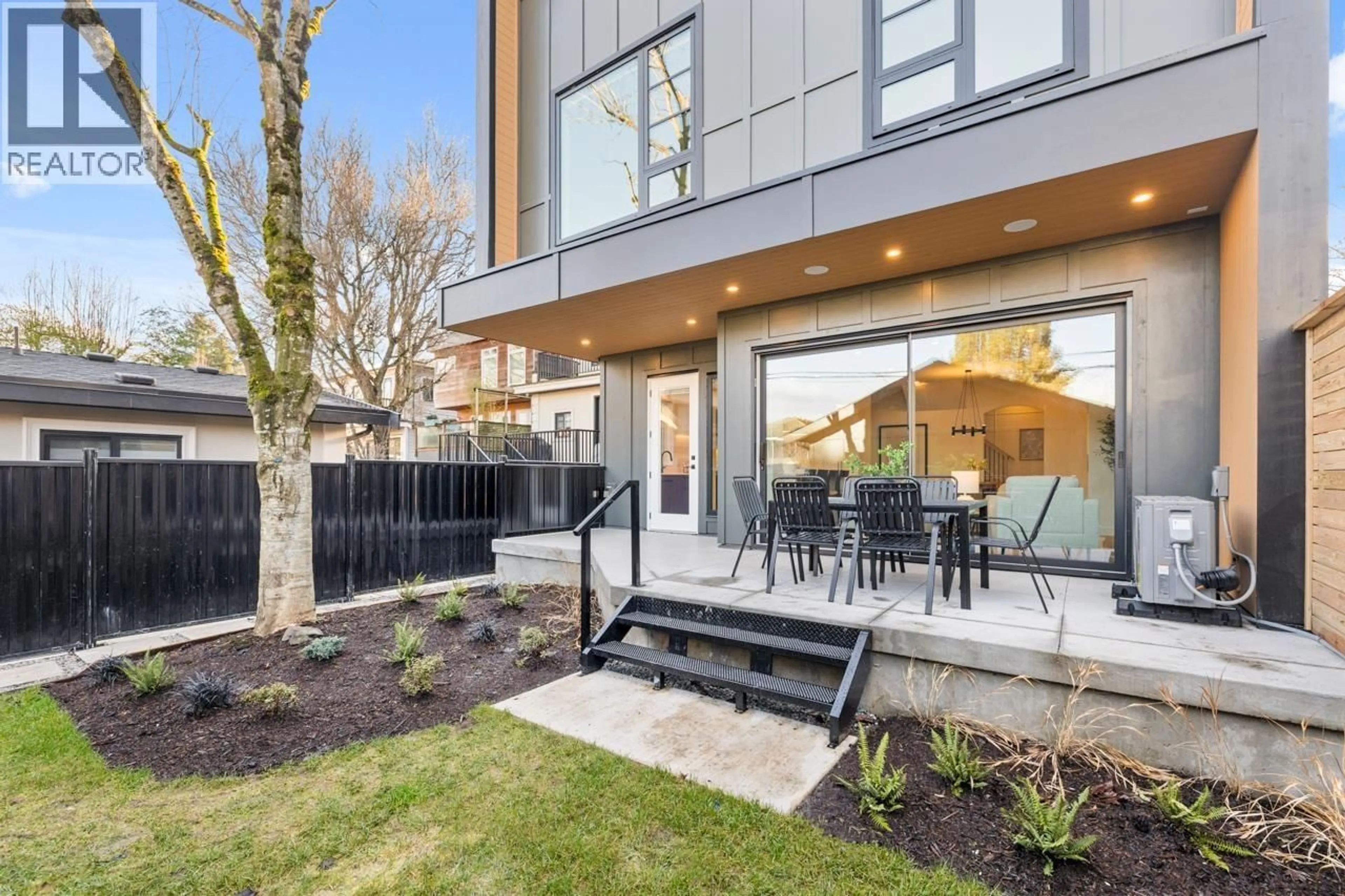 Patio, street for 2 - 727 31ST AVENUE, Vancouver British Columbia V5V2W9