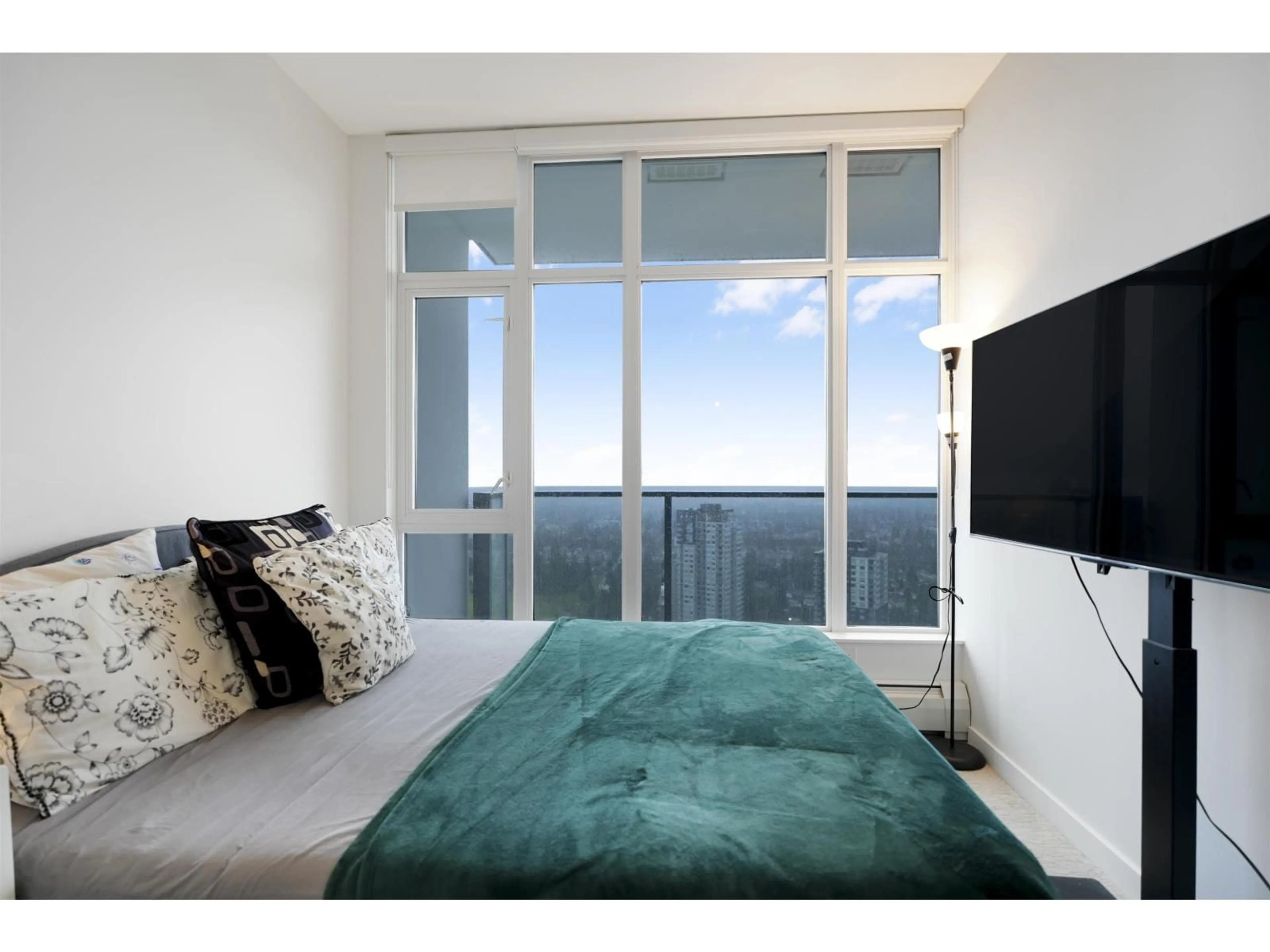 Bedroom with bed, unknown for 4107 - 13350 CENTRAL AVENUE, Surrey British Columbia V3T0S1