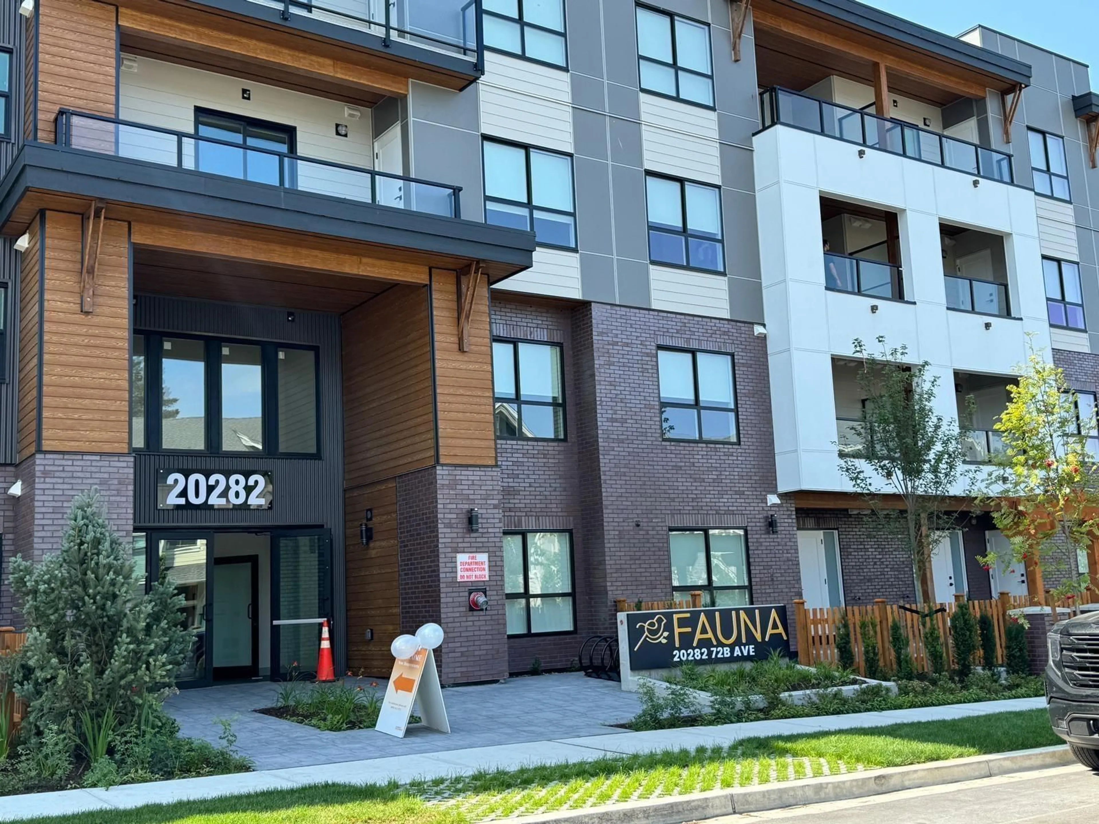 Patio, building for 207 - 20282 72B AVENUE, Langley British Columbia V2Y3X3