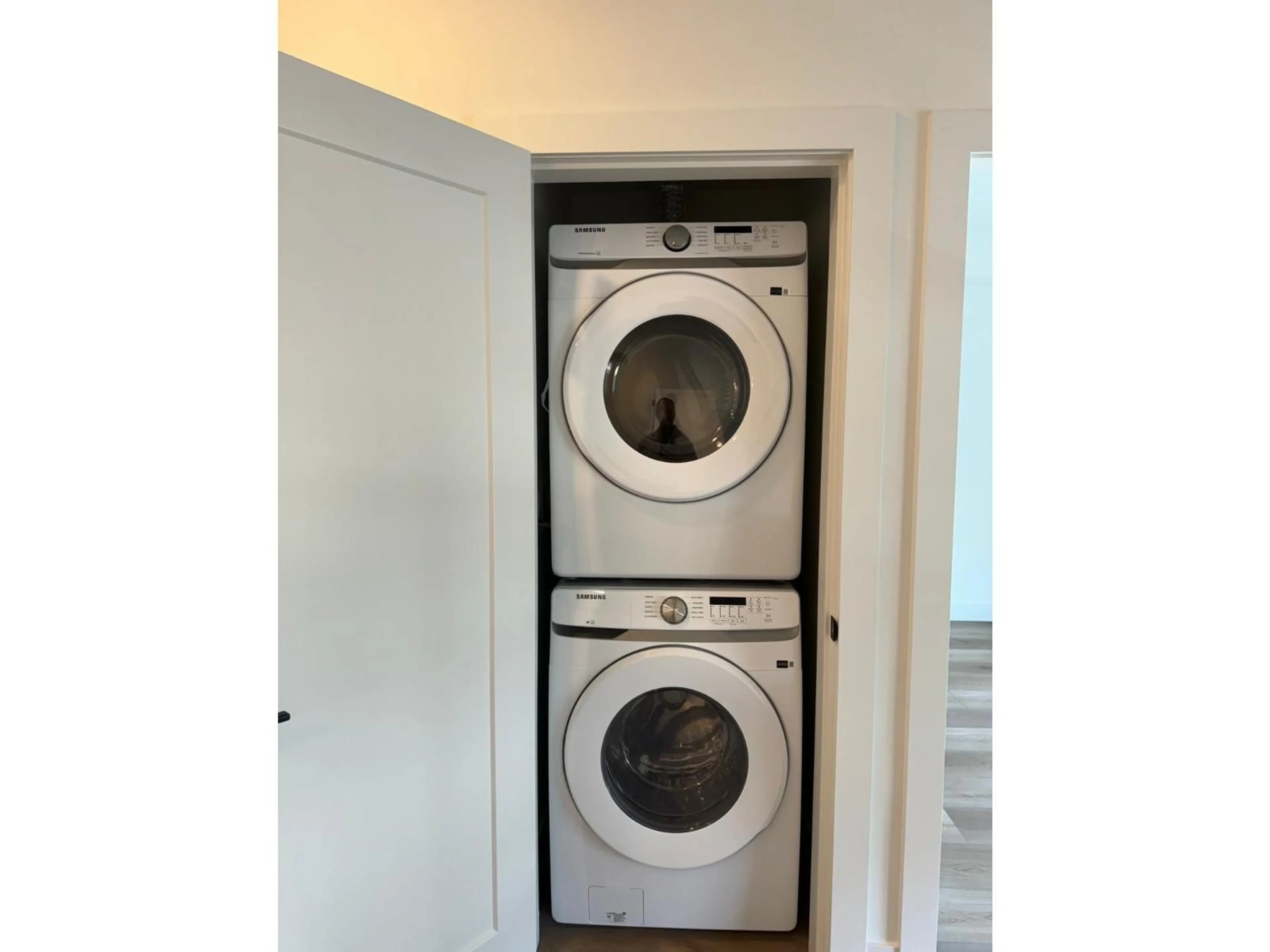 Laundry room for 207 - 20282 72B AVENUE, Langley British Columbia V2Y3X3