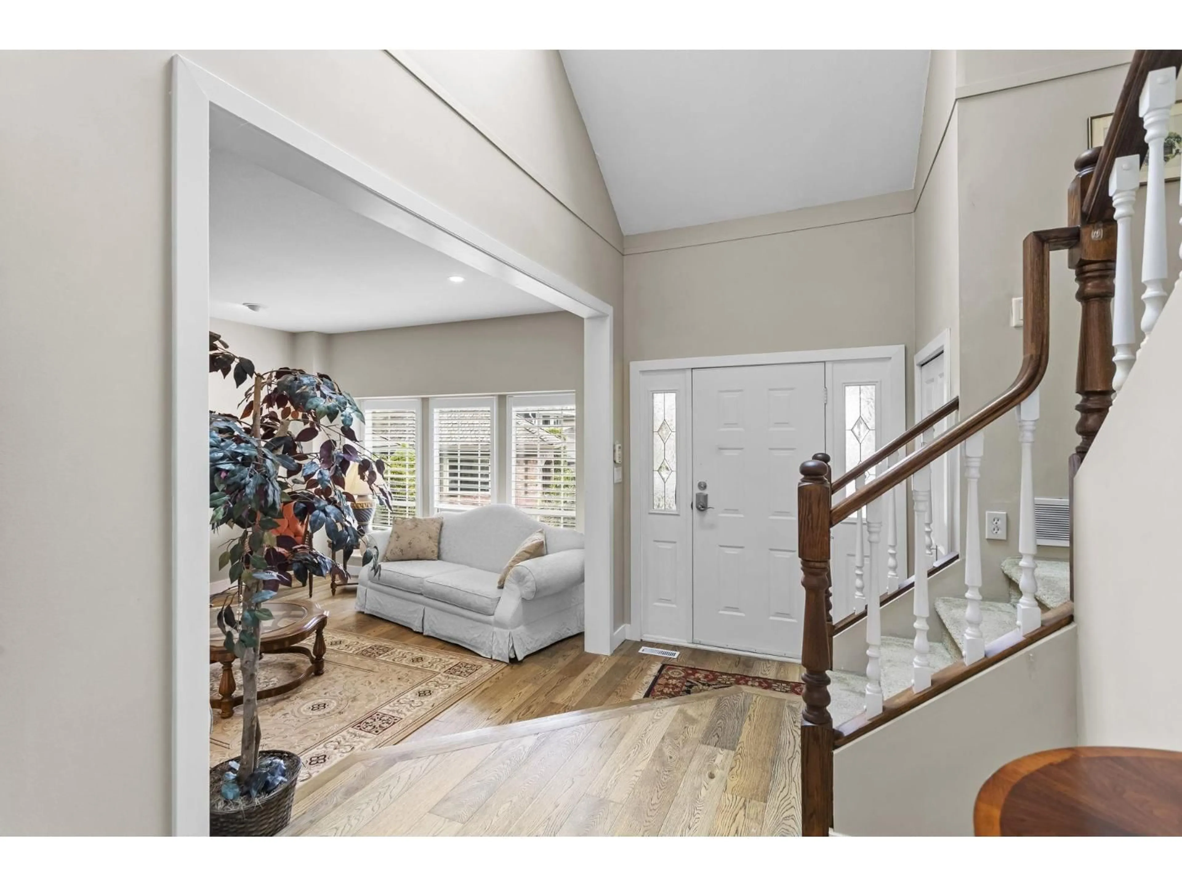 Indoor entryway for 10832 MAGNOLIA COURT, Delta British Columbia V4E3L4