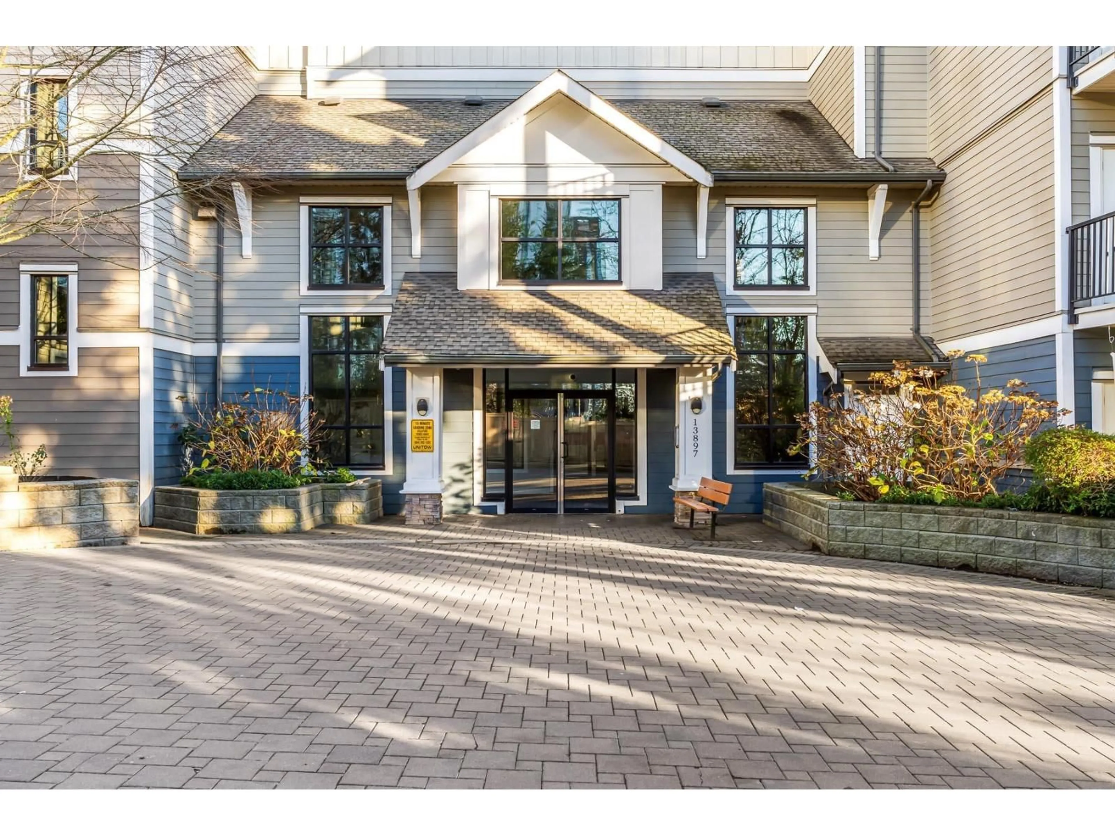 Indoor foyer for 205 - 13897 FRASER HIGHWAY, Surrey British Columbia V3T0G8