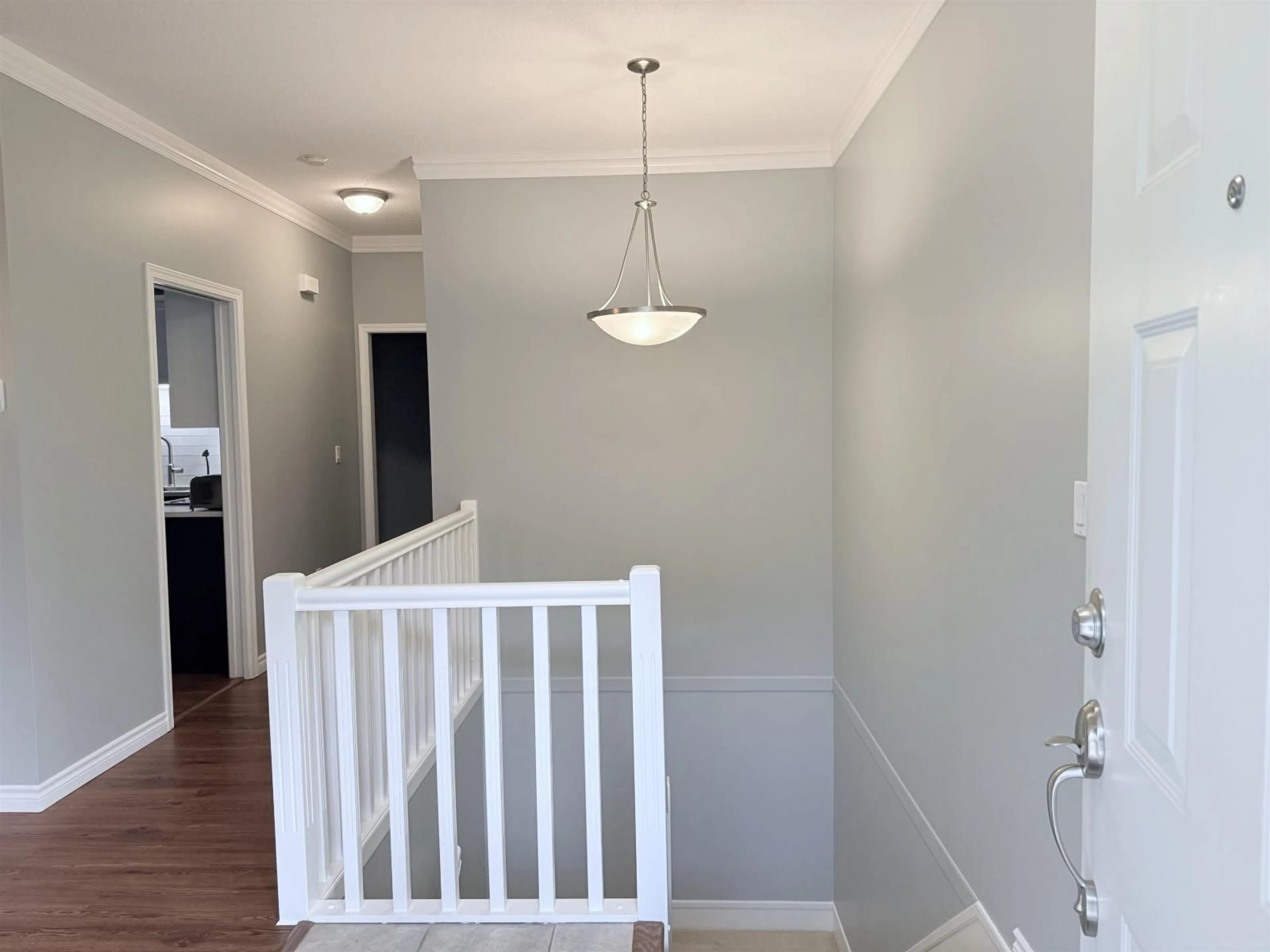 Indoor entryway for 14 - 34159 FRASER STREET, Abbotsford British Columbia V2S8P2