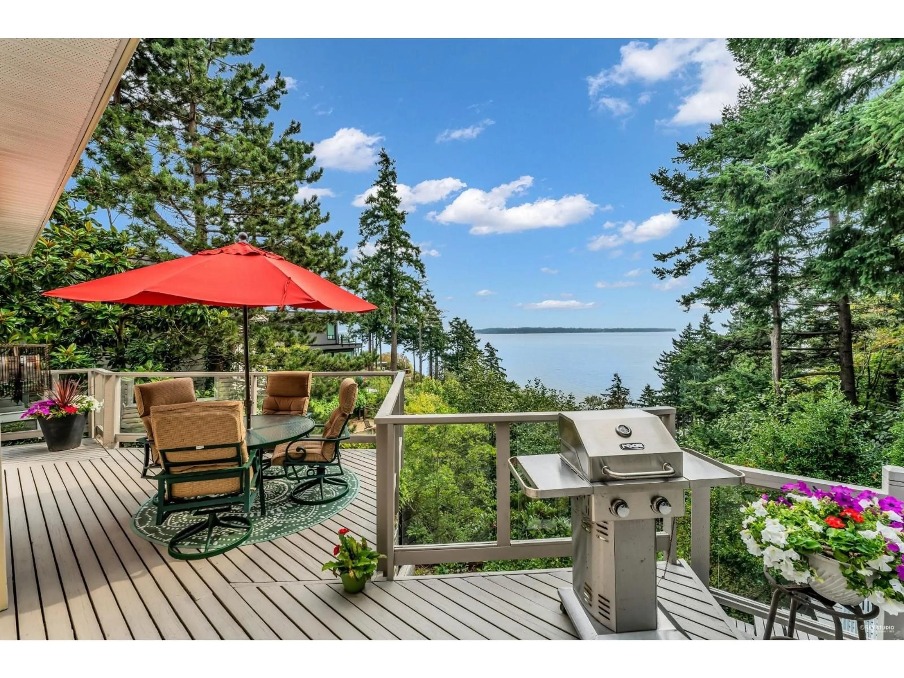 Patio, water/lake/river/ocean view for 14104 MARINE DRIVE, White Rock British Columbia V4B1A7