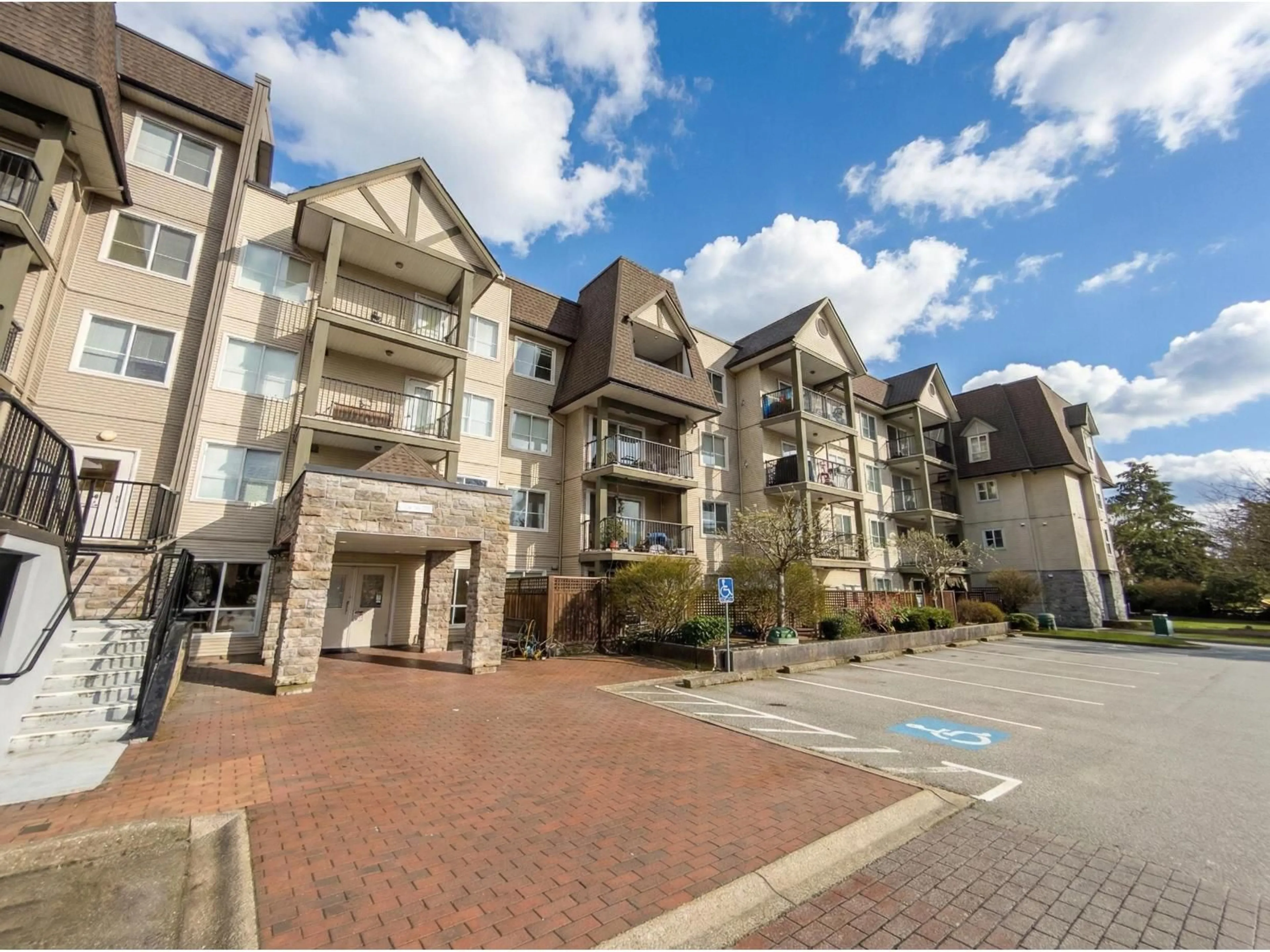 Unknown for 301 - 12083 92A AVENUE, Surrey British Columbia V3V8C8