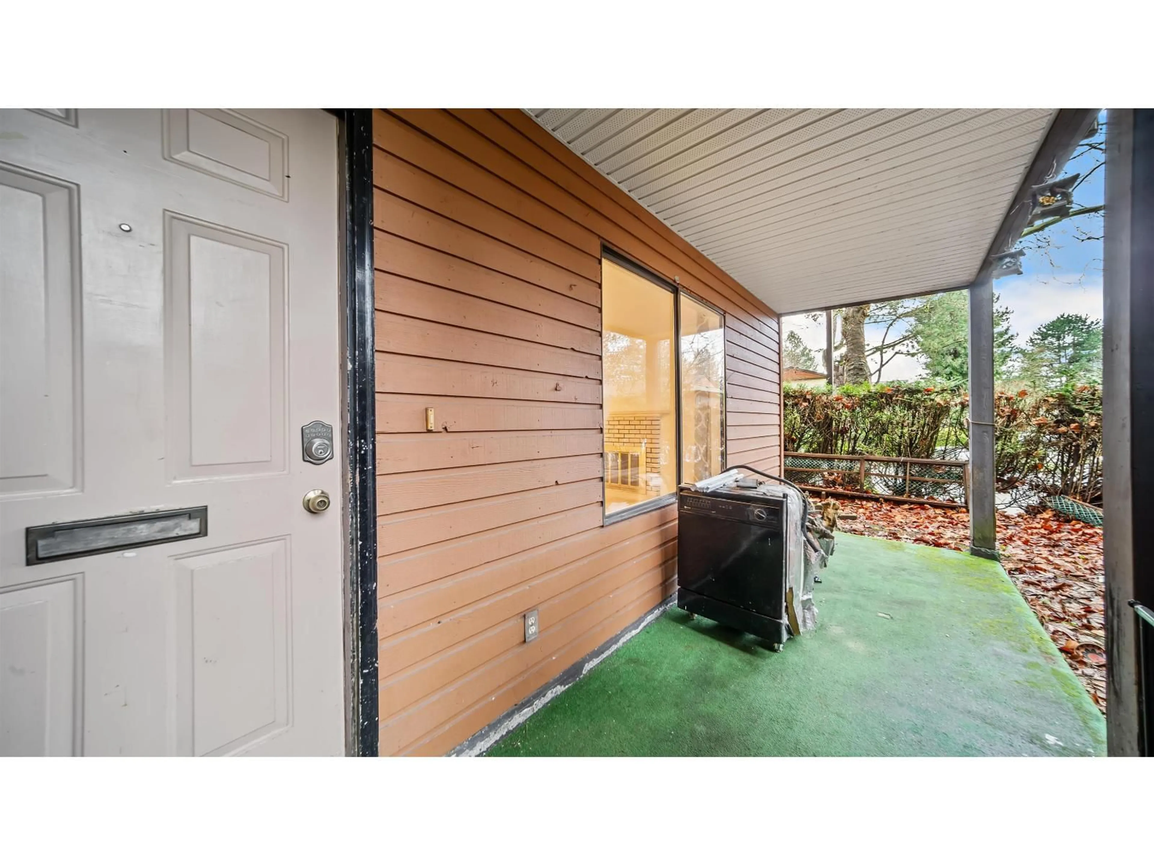 Indoor entryway for 916 - 10620 150 STREET, Surrey British Columbia V3R7S1