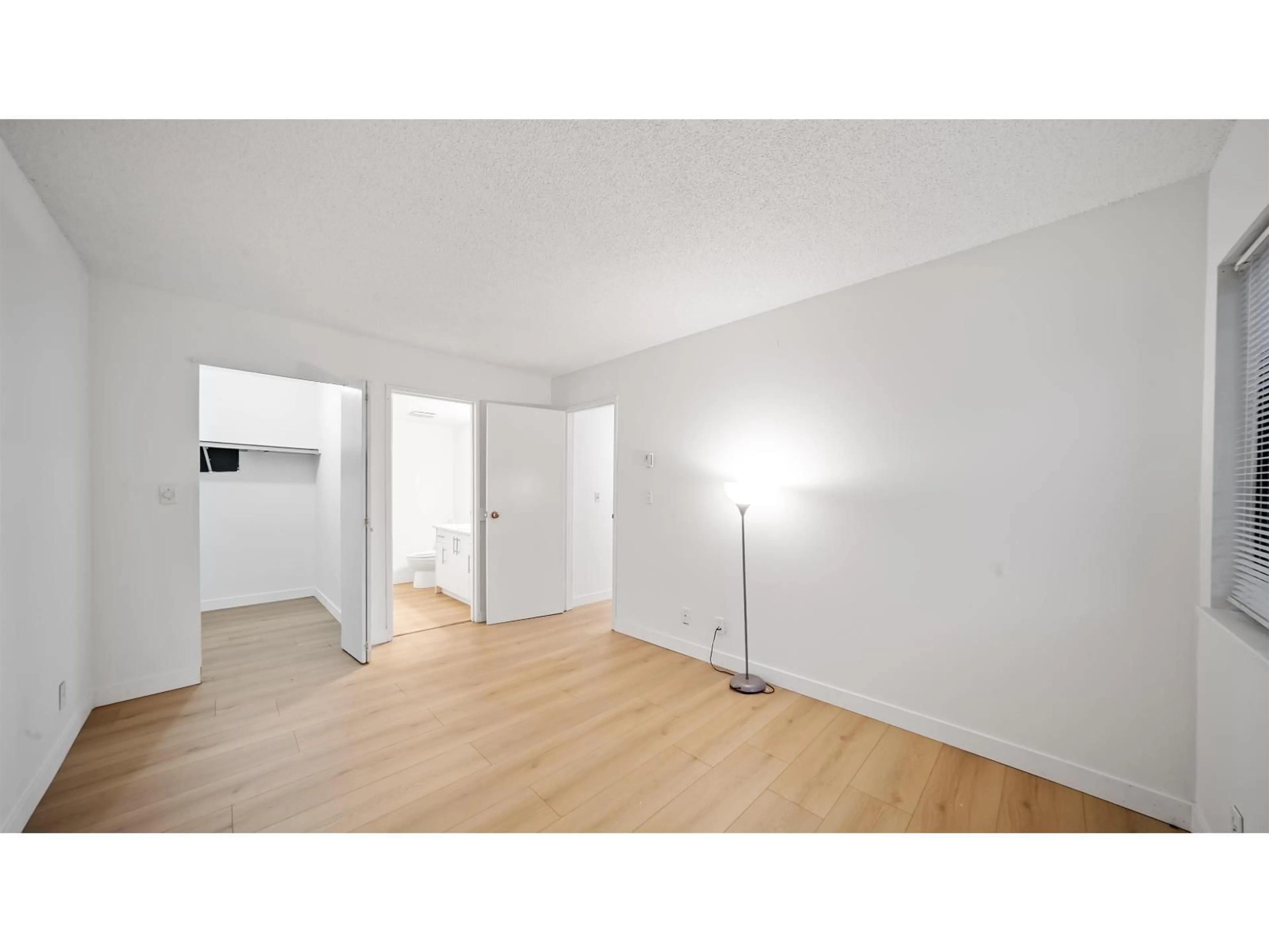 A pic of a room for 916 - 10620 150 STREET, Surrey British Columbia V3R7S1