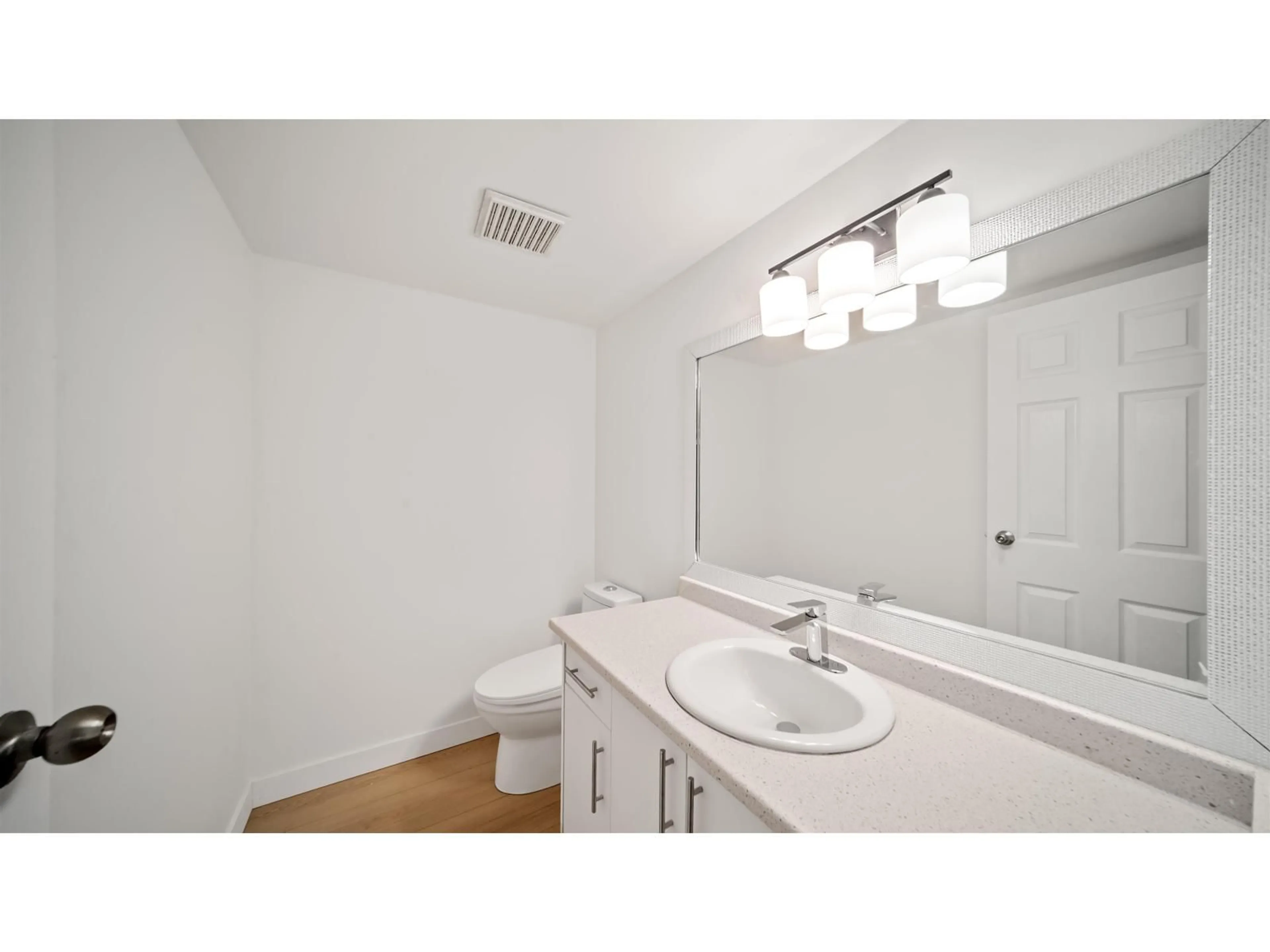 Standard bathroom, unknown for 916 - 10620 150 STREET, Surrey British Columbia V3R7S1