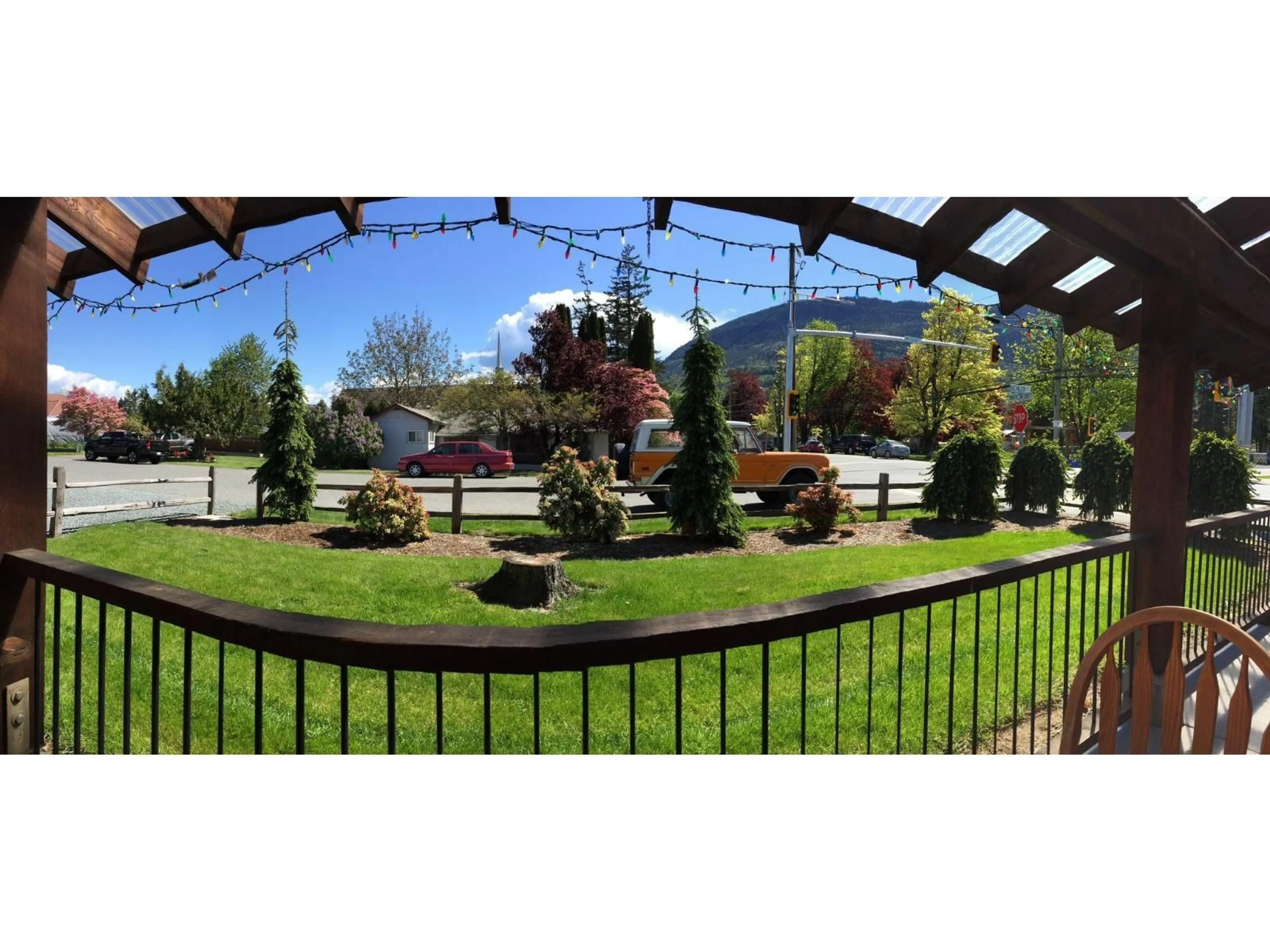 Patio, mountain view for 42259 YARROW CENTRAL ROAD, Yarrow British Columbia V2R5E3