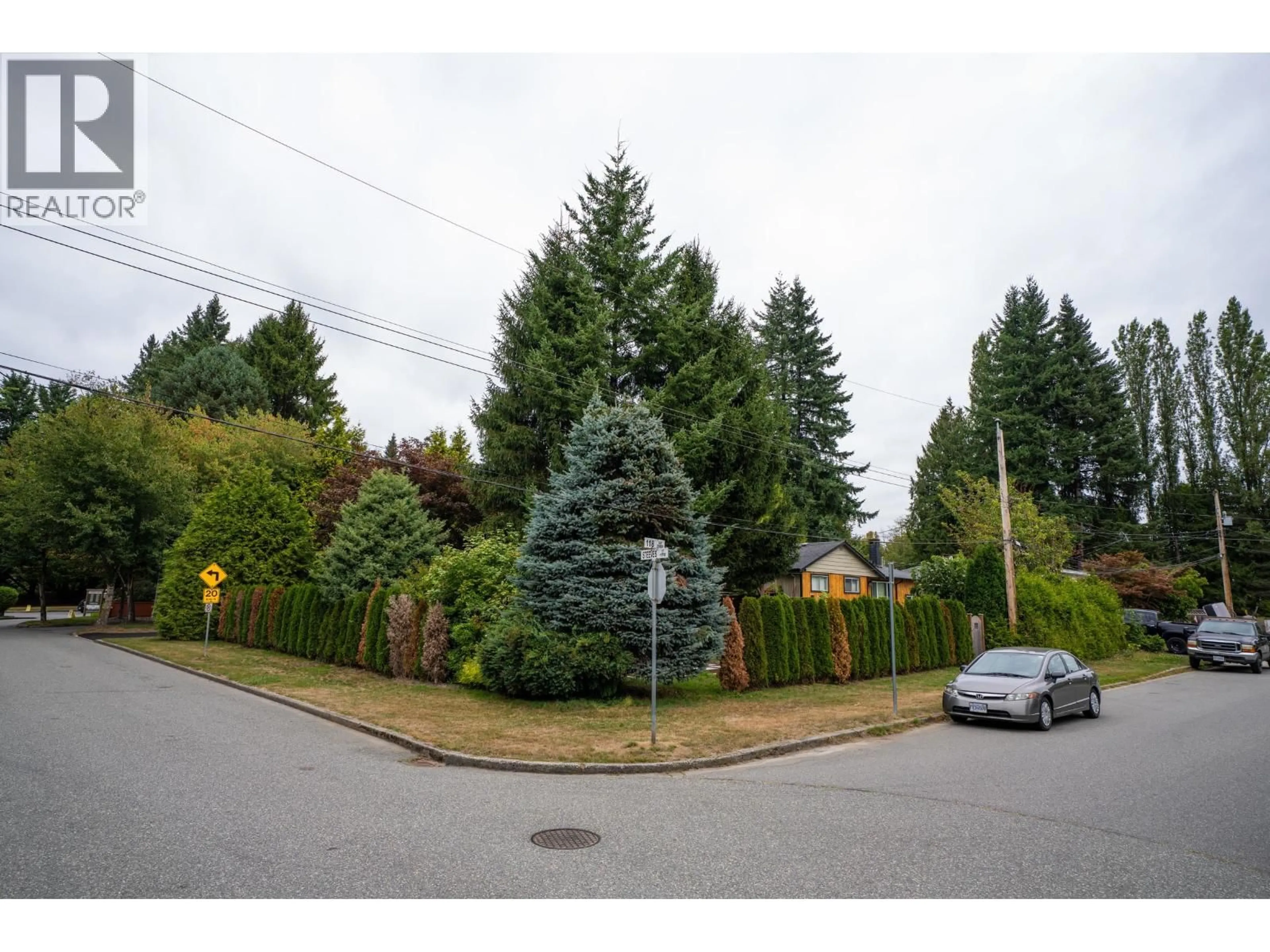 A pic from outside/outdoor area/front of a property/back of a property/a pic from drone, unknown for 20955 118 AVENUE, Maple Ridge British Columbia V2X2M6