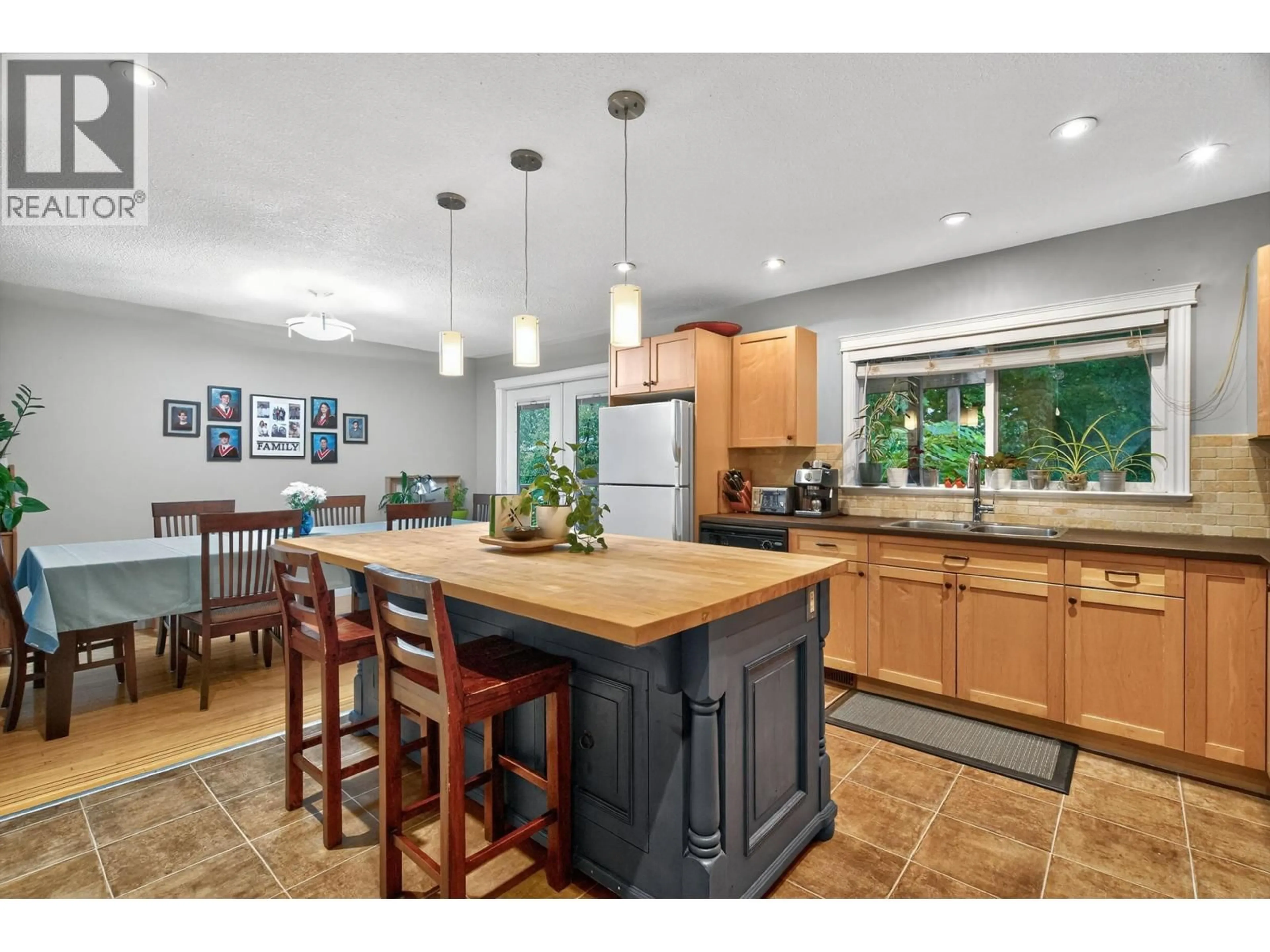 Open concept kitchen, unknown for 1252 ELLIS DRIVE, Port Coquitlam British Columbia V3B1G8