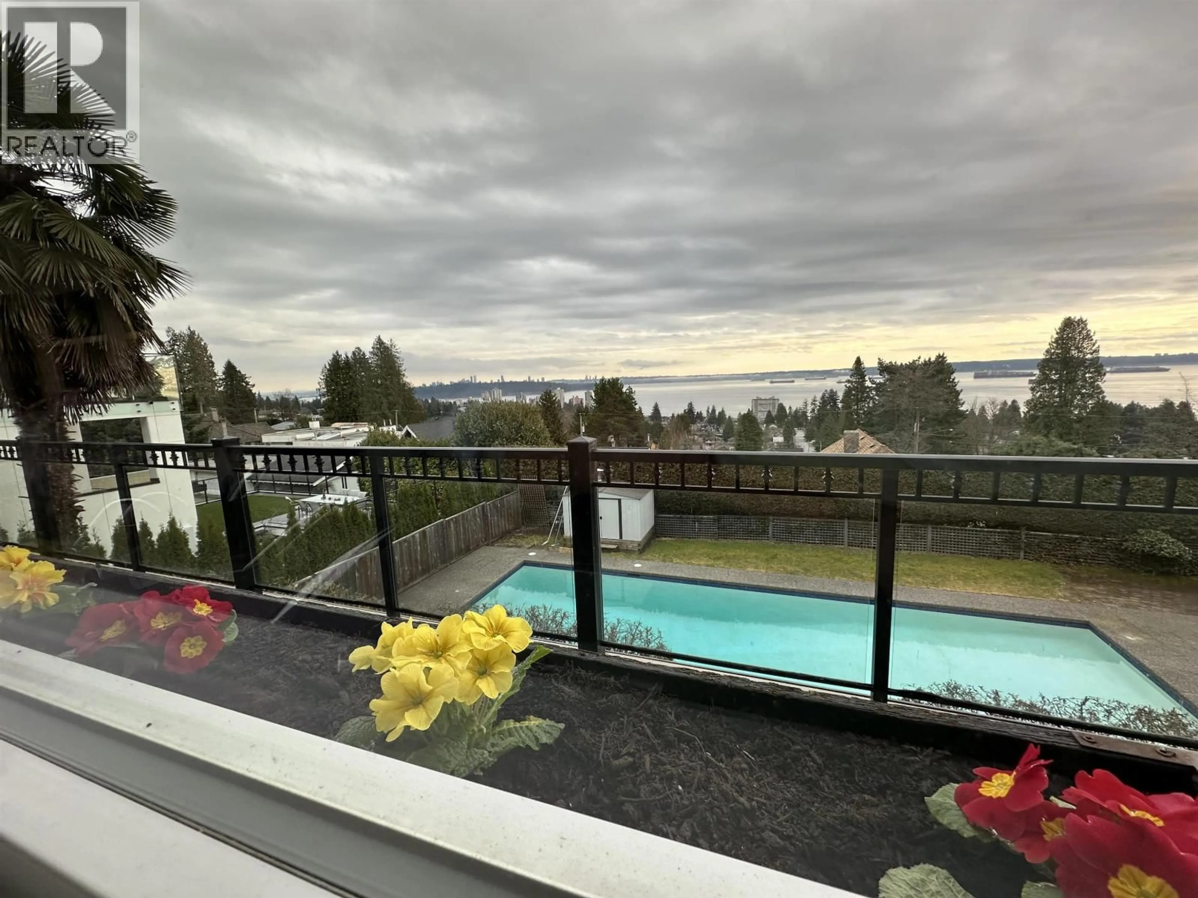 Pool for 2390 PALMERSTON AVENUE, West Vancouver British Columbia V7V2W1