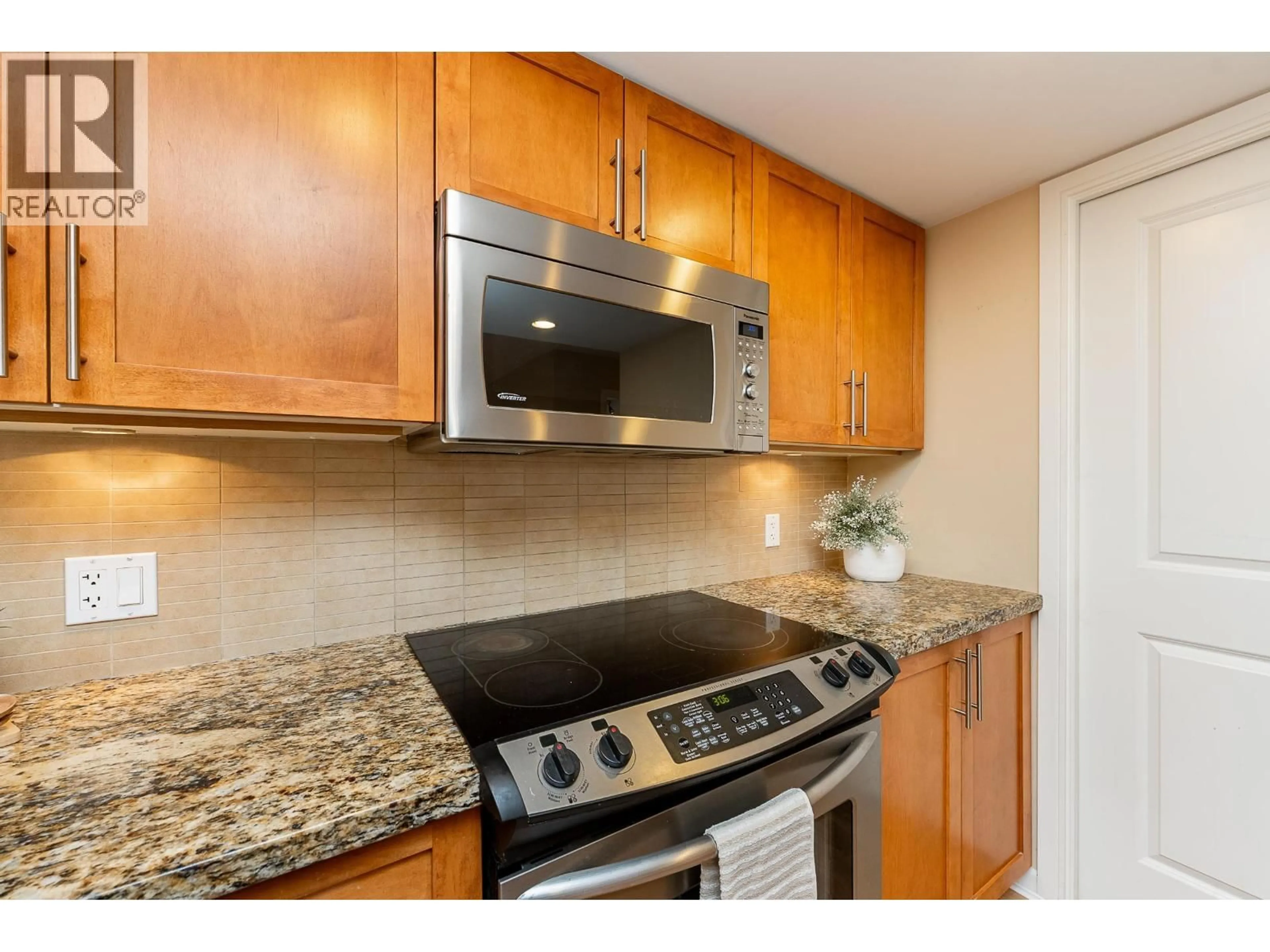 Standard kitchen, unknown for 104 - 288 UNGLESS WAY, Port Moody British Columbia V3H0C9