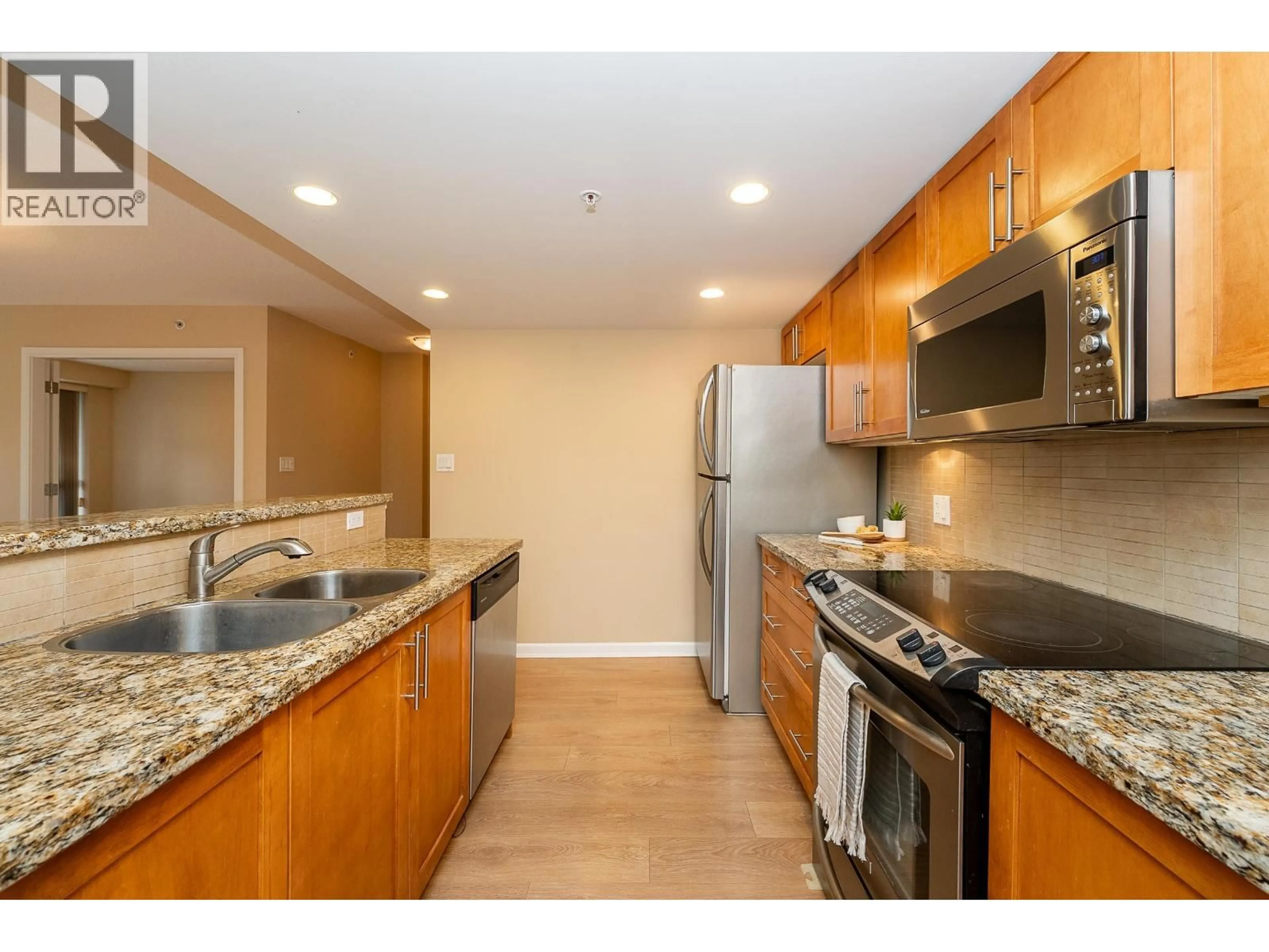 Standard kitchen, unknown for 104 - 288 UNGLESS WAY, Port Moody British Columbia V3H0C9