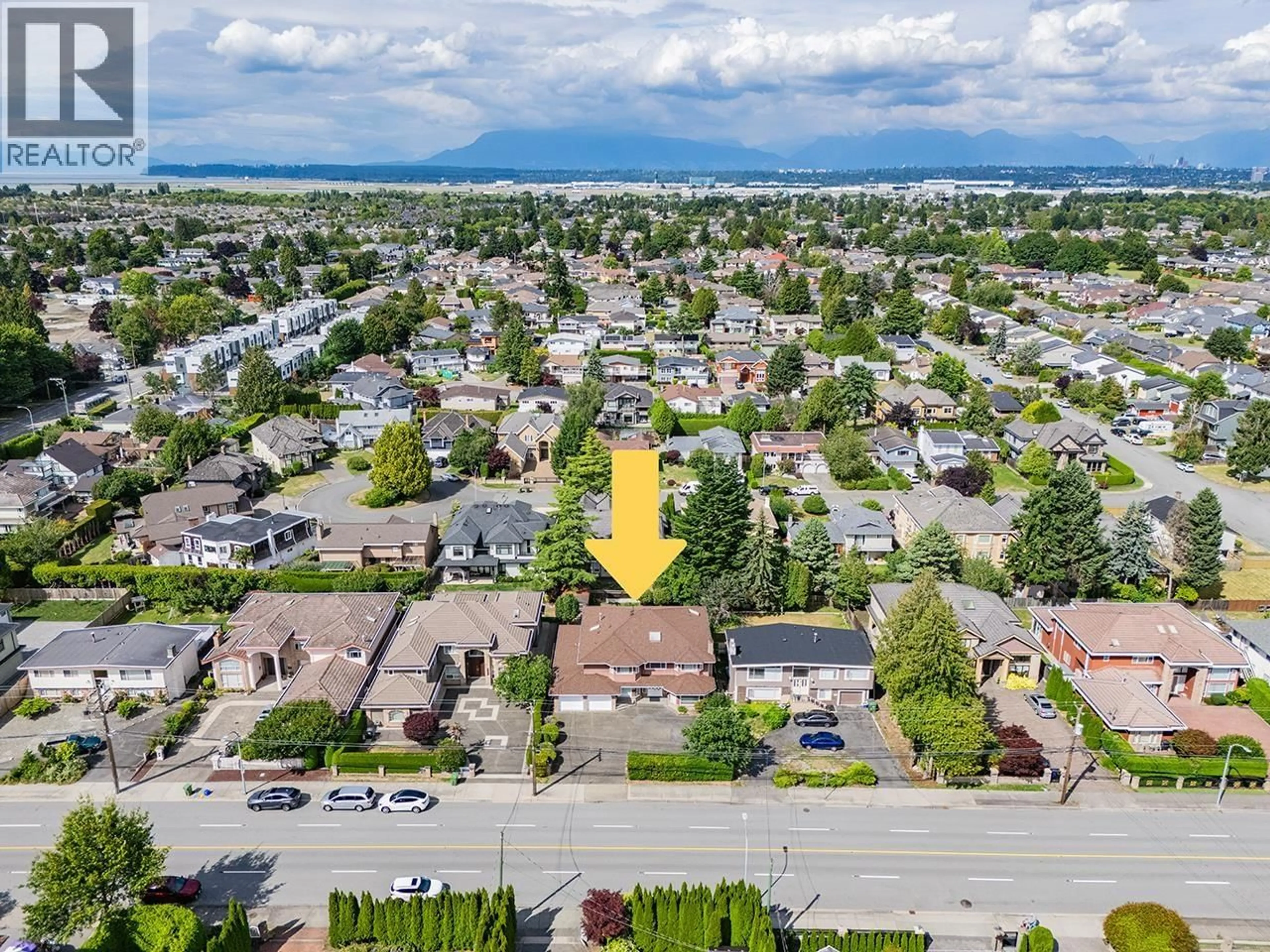 A pic from outside/outdoor area/front of a property/back of a property/a pic from drone, street for 4131 BLUNDELL ROAD, Richmond British Columbia V7C1G7