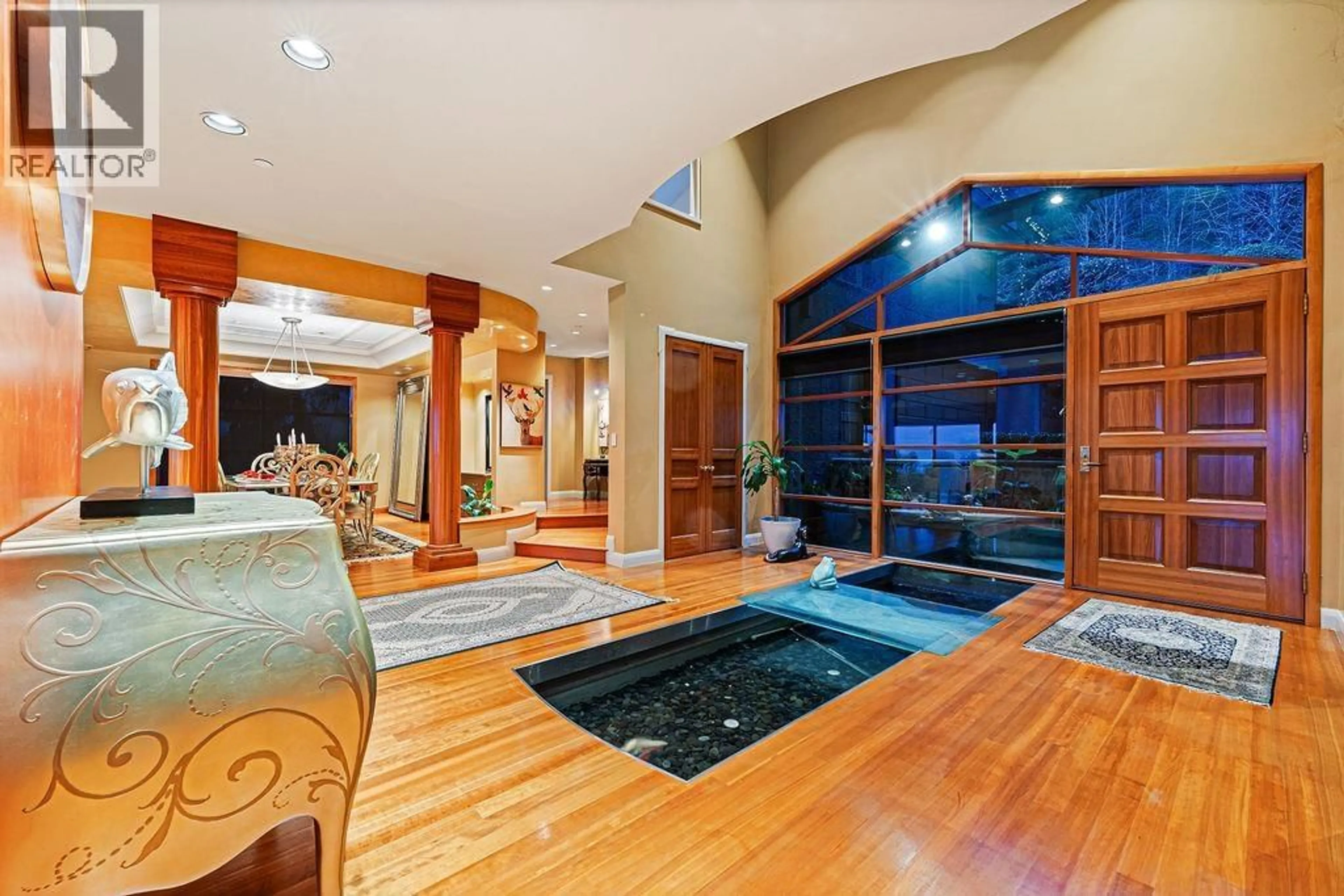 Indoor foyer for 1626 PINECREST DRIVE, West Vancouver British Columbia V7S3H3