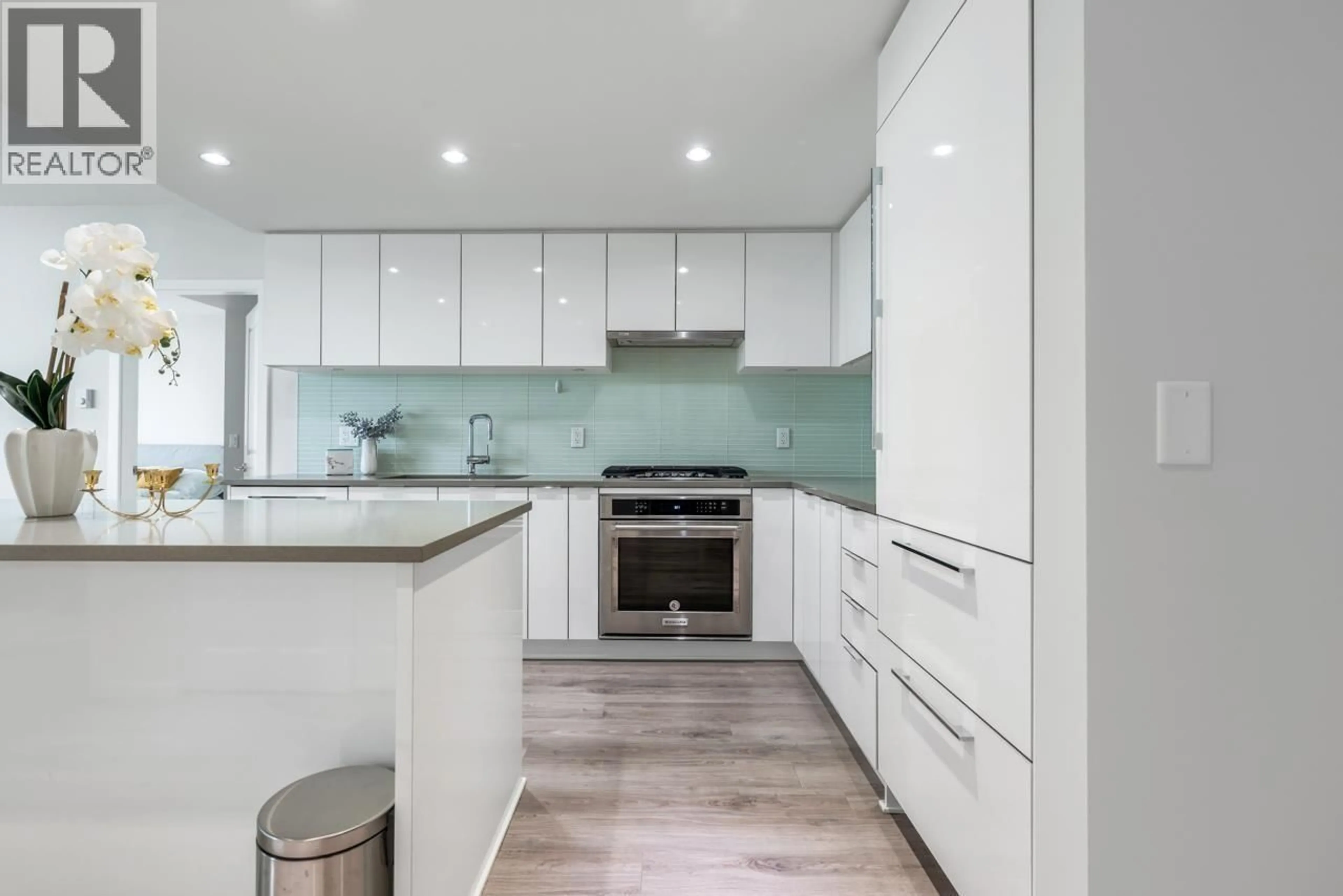 Contemporary kitchen, unknown for 1608 - 6638 DUNBLANE AVENUE, Burnaby British Columbia V5H0G8