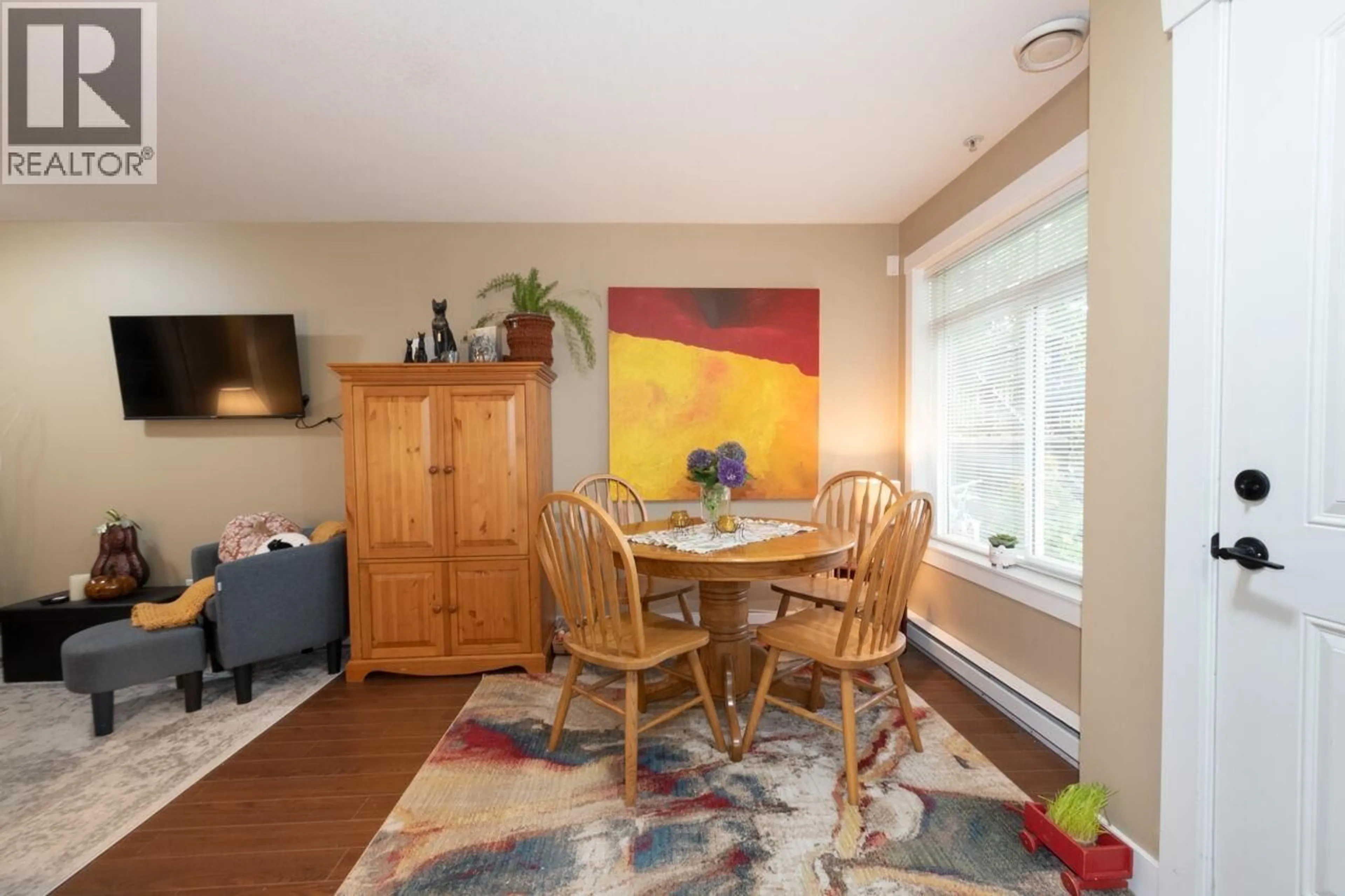 Dining room, wood/laminate floor for 6 - 7428 14TH AVENUE, Burnaby British Columbia V3N0C2