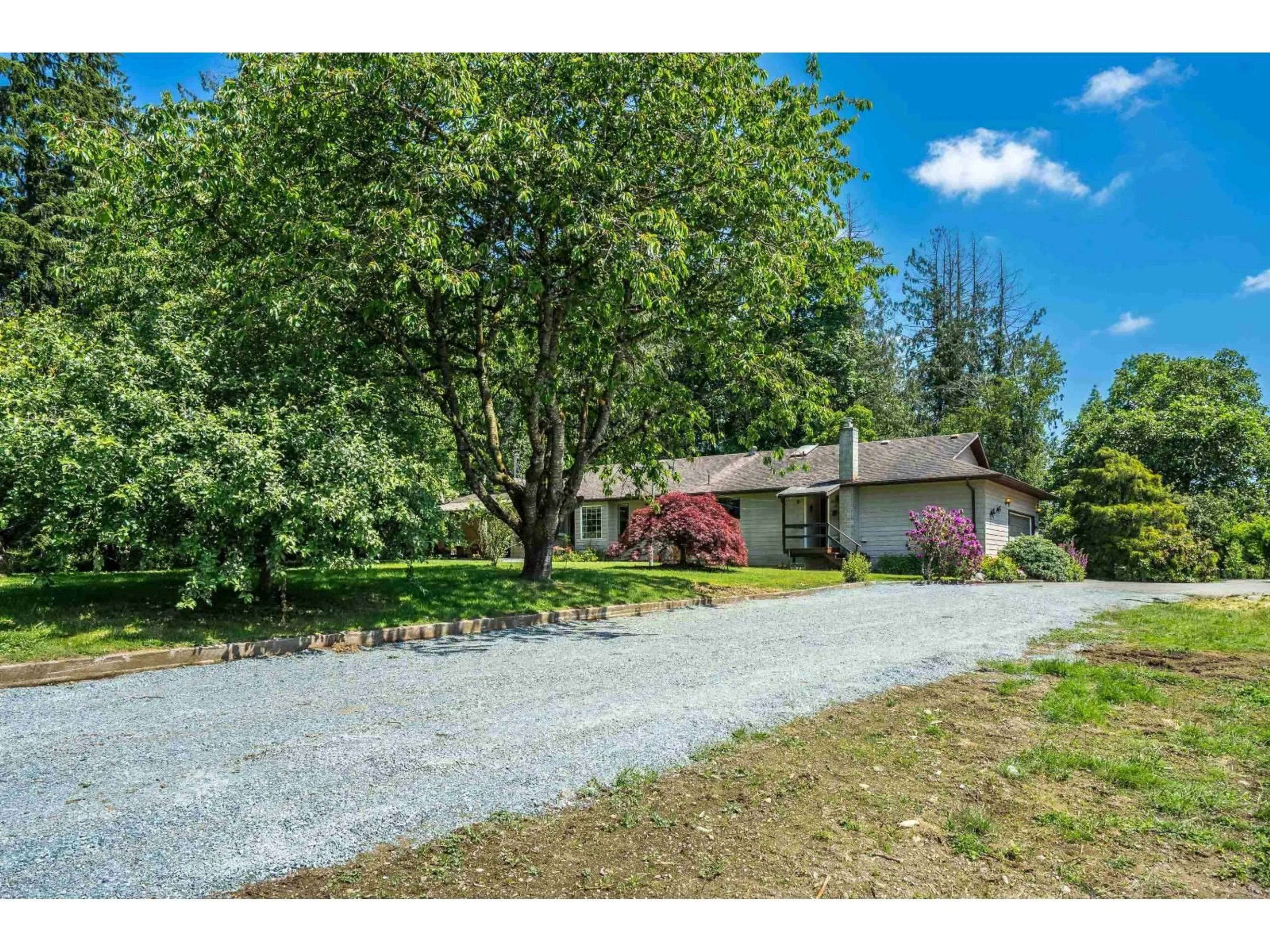 A pic from outside/outdoor area/front of a property/back of a property/a pic from drone, street for 333 224 STREET, Langley British Columbia V2Z2V6