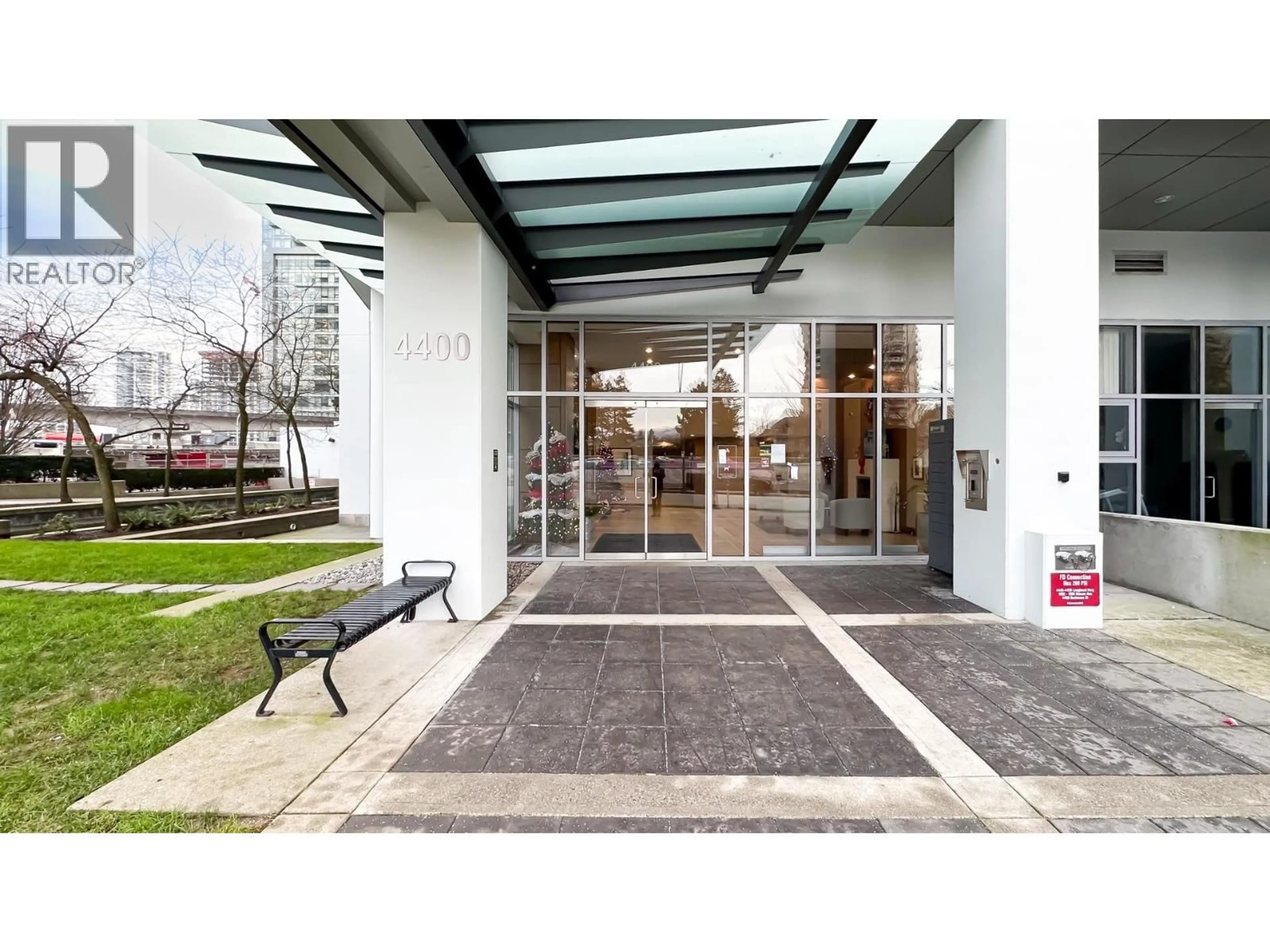 Indoor foyer for 1705 - 4400 BUCHANAN STREET, Burnaby British Columbia V5C0E3