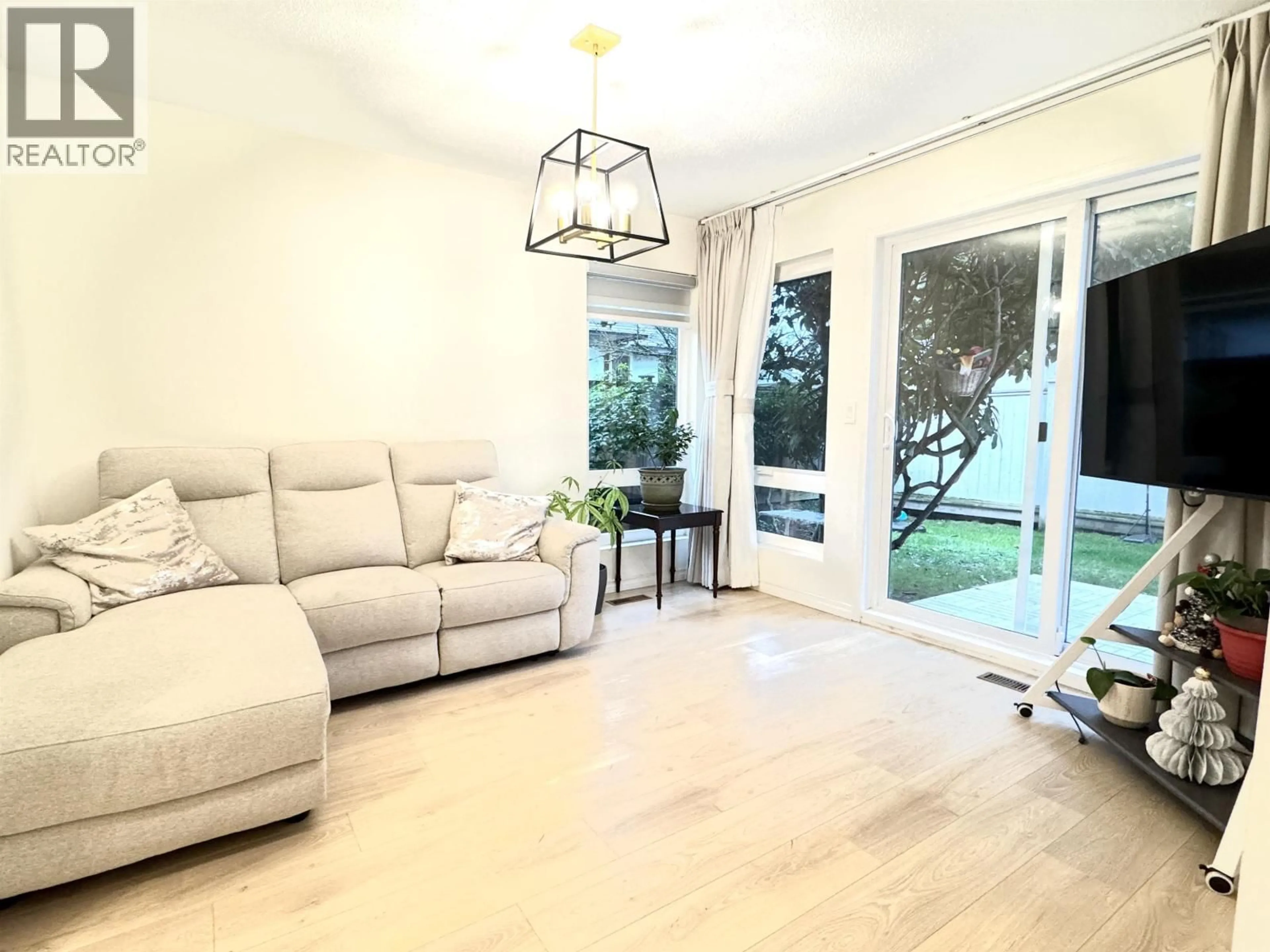 Living room with furniture, wood/laminate floor for 6 - 5111 MAPLE ROAD, Richmond British Columbia V7E5Z6