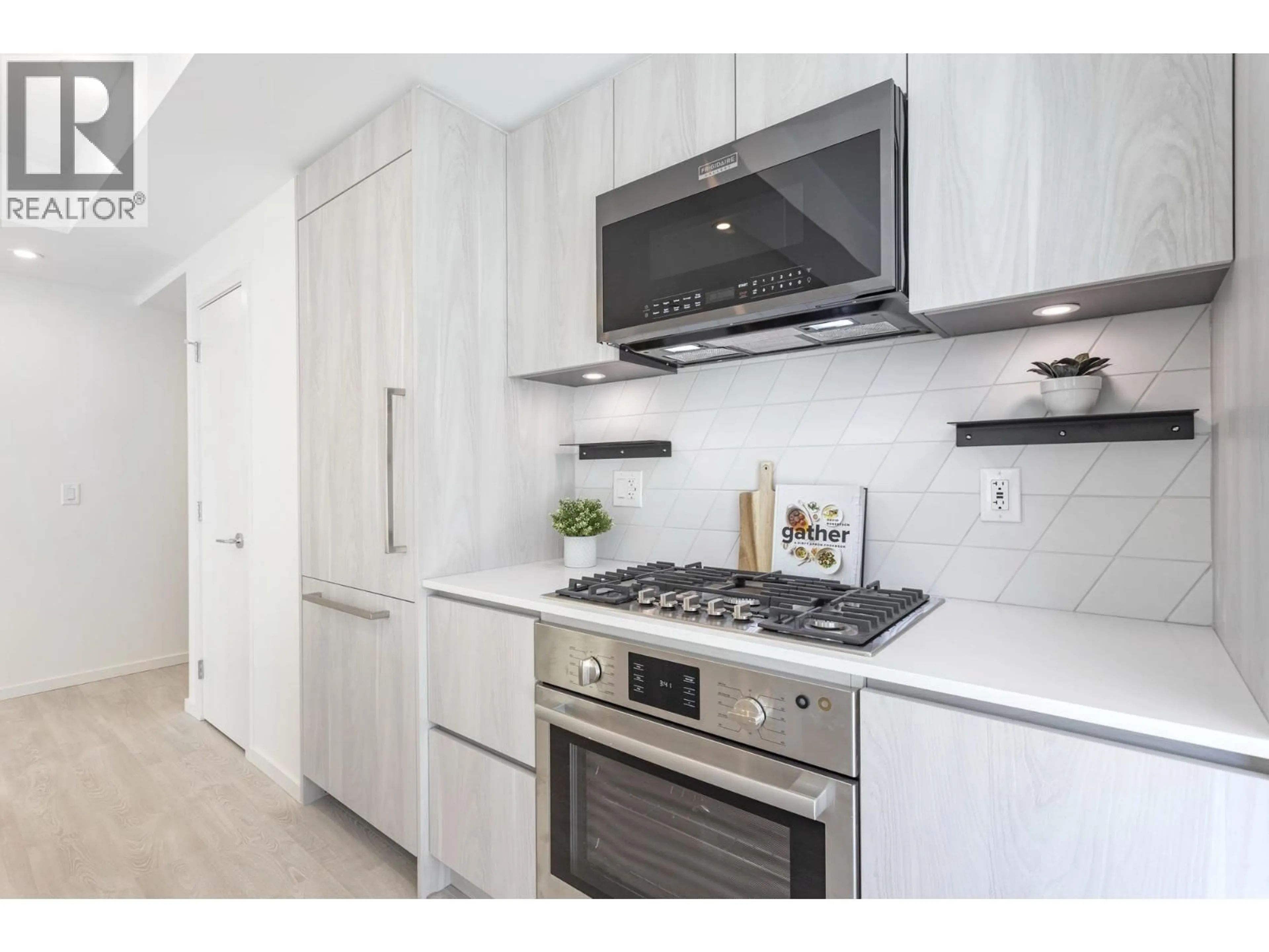 Standard kitchen, unknown for 204 - 3264 VANNESS AVENUE, Vancouver British Columbia V5R4V3