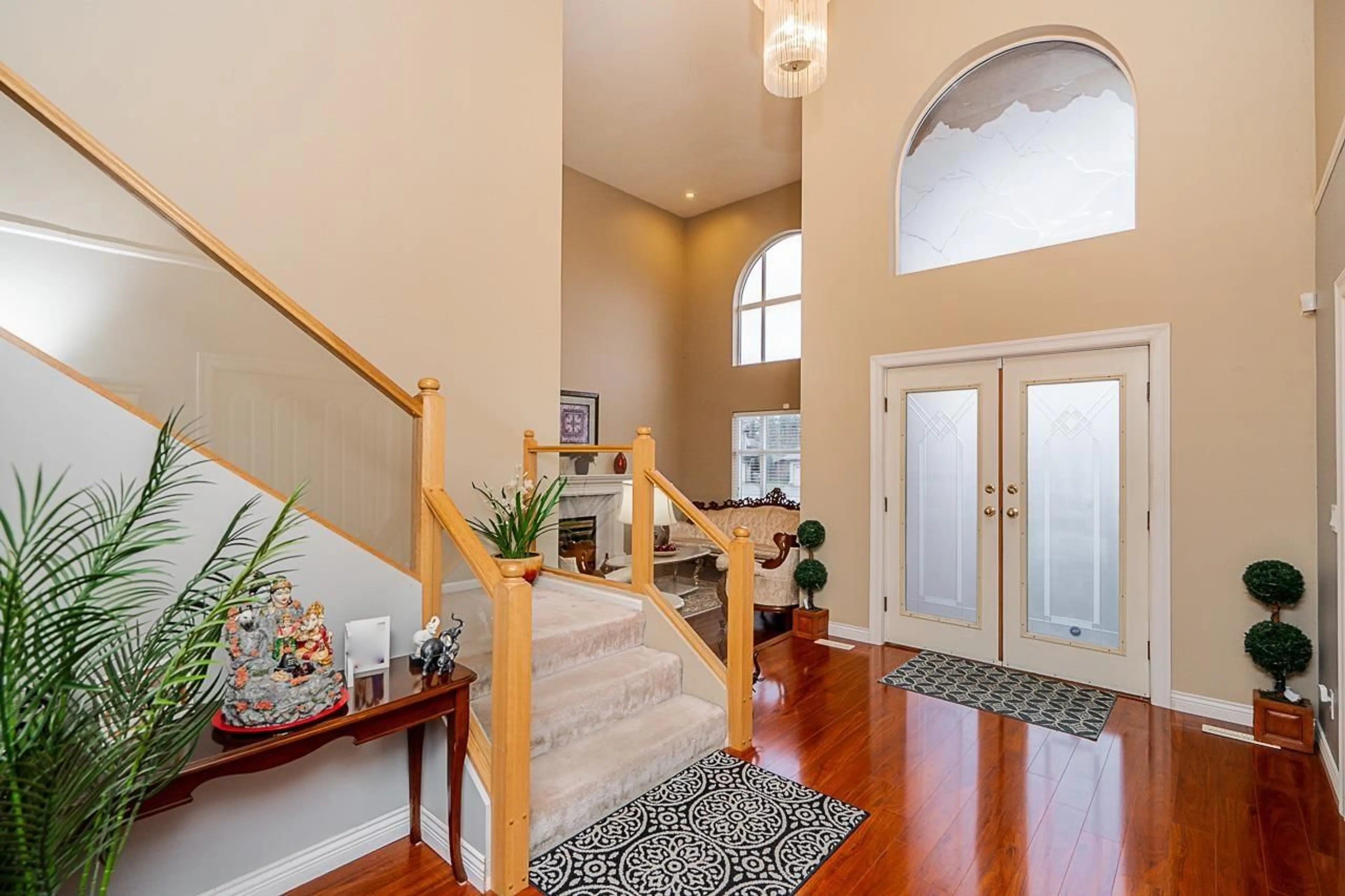 Indoor entryway for 13732 58 AVENUE, Surrey British Columbia V3X3J1