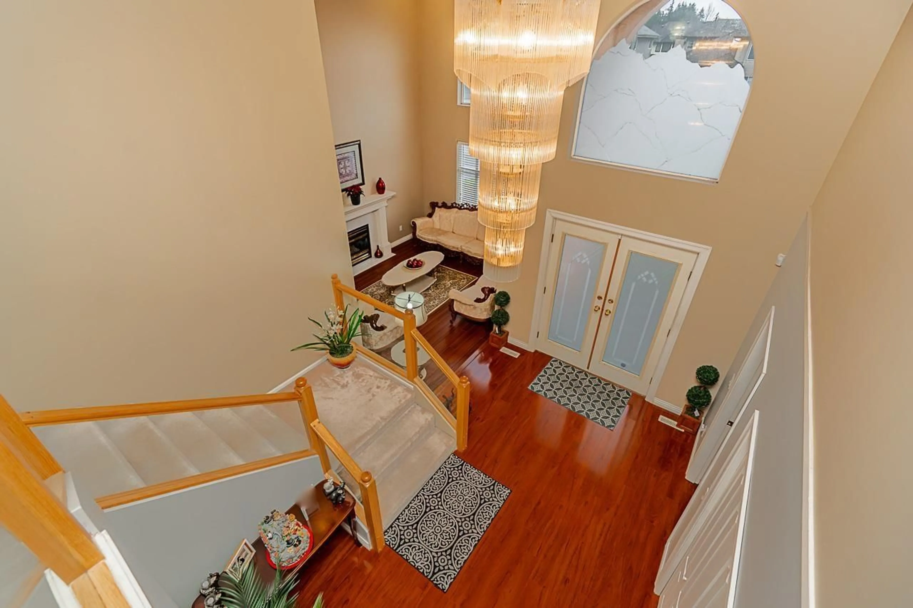 Indoor foyer for 13732 58 AVENUE, Surrey British Columbia V3X3J1