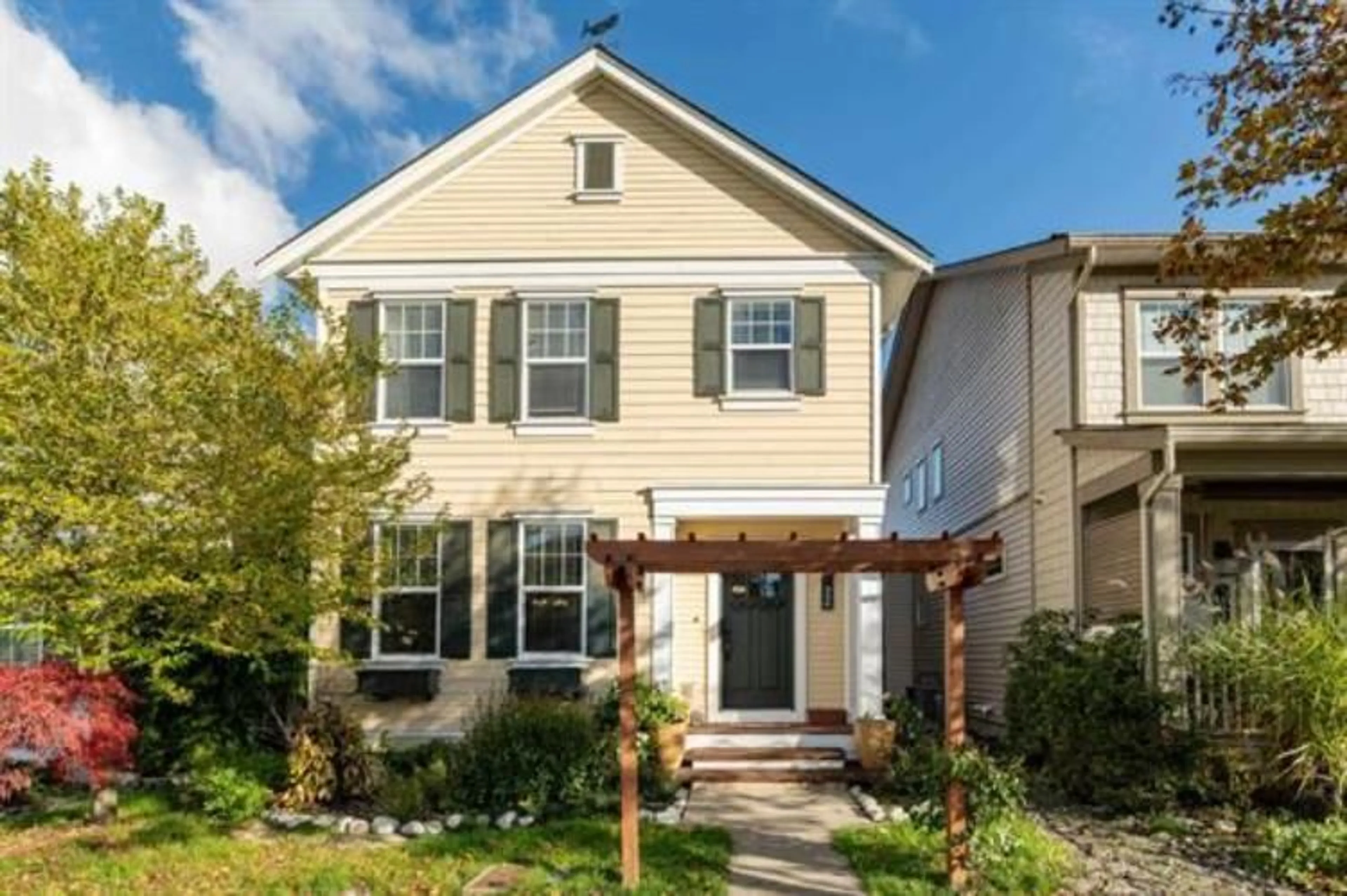 Home with vinyl exterior material, street for 336 172 STREET, Surrey British Columbia V3Z9P7