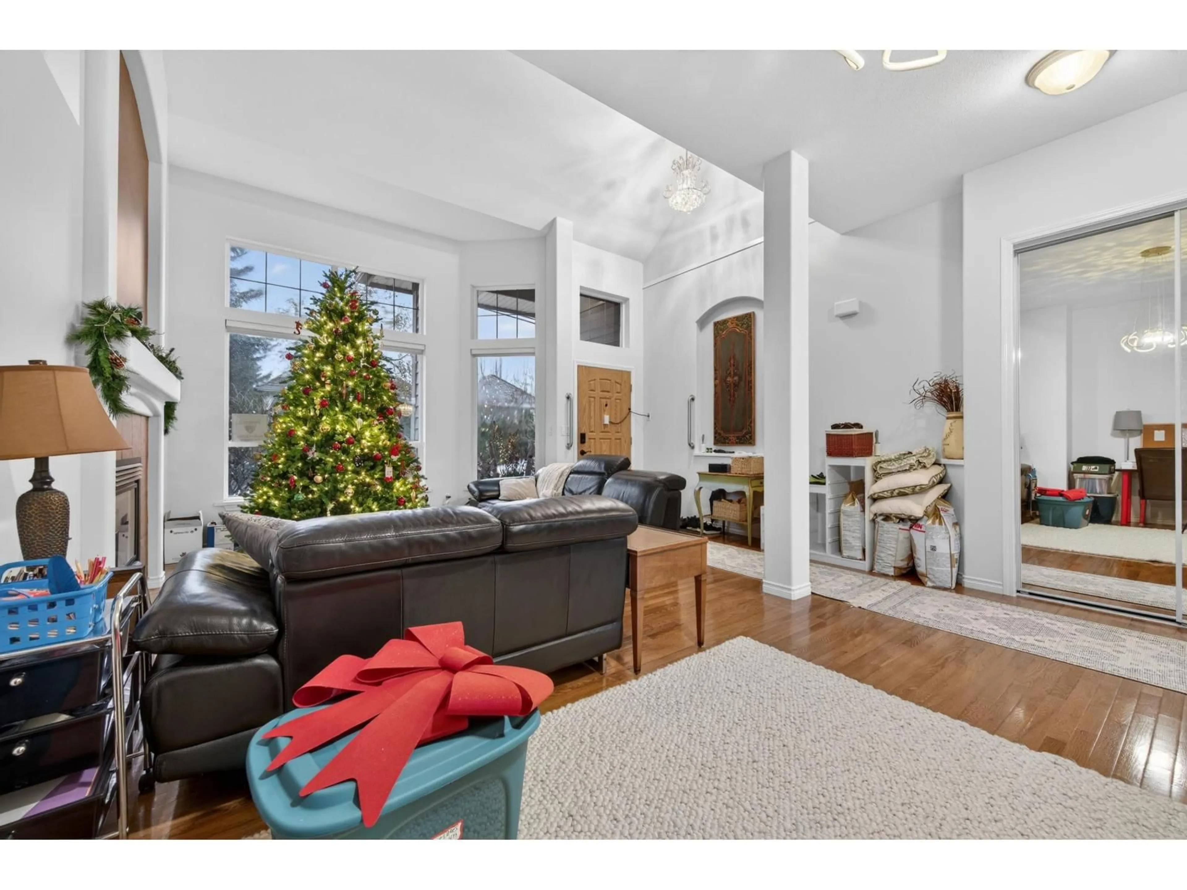 Living room with furniture, unknown for 15381 36 AVENUE, Surrey British Columbia V3Z0J5