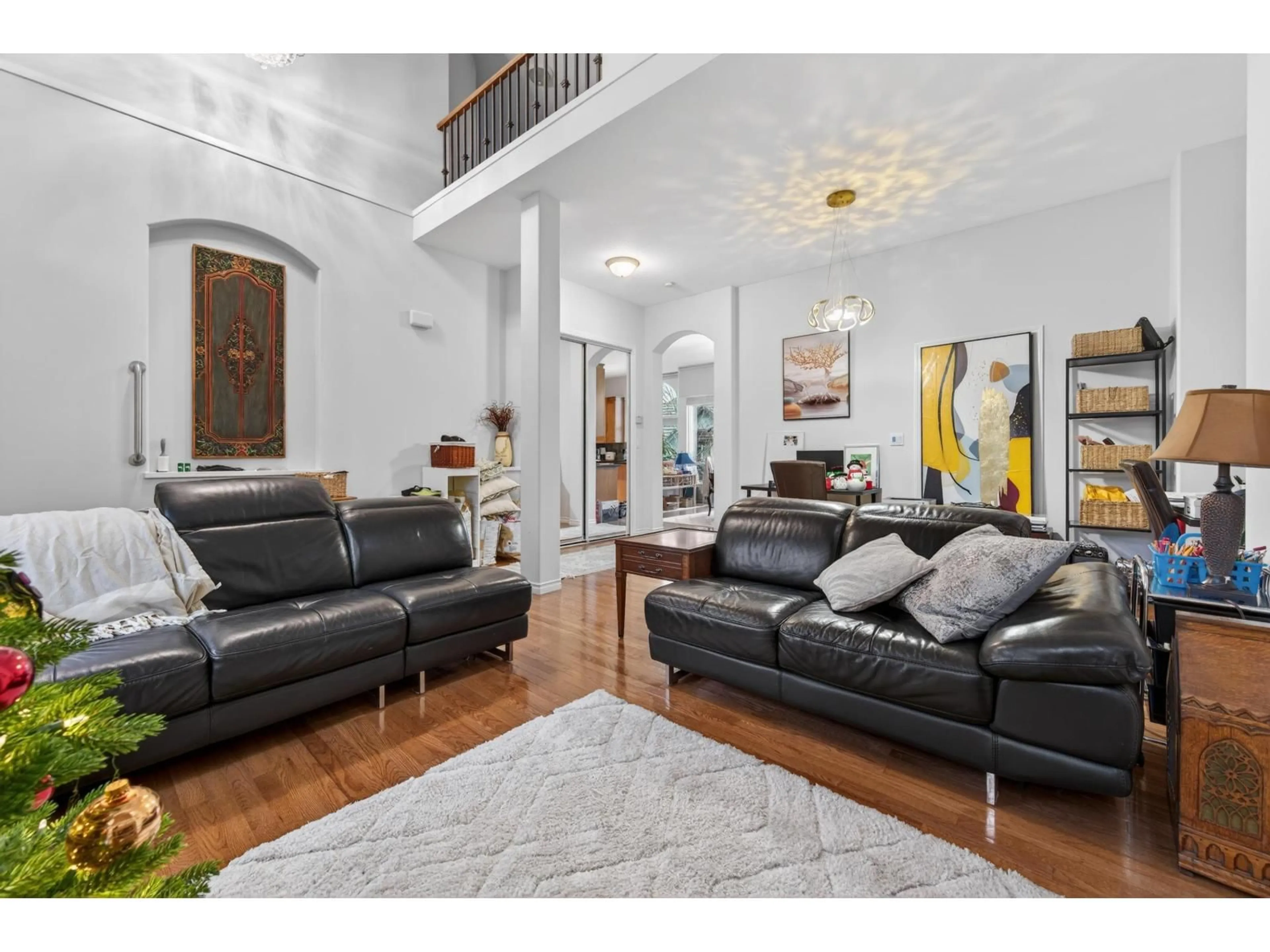 Living room with furniture, unknown for 15381 36 AVENUE, Surrey British Columbia V3Z0J5