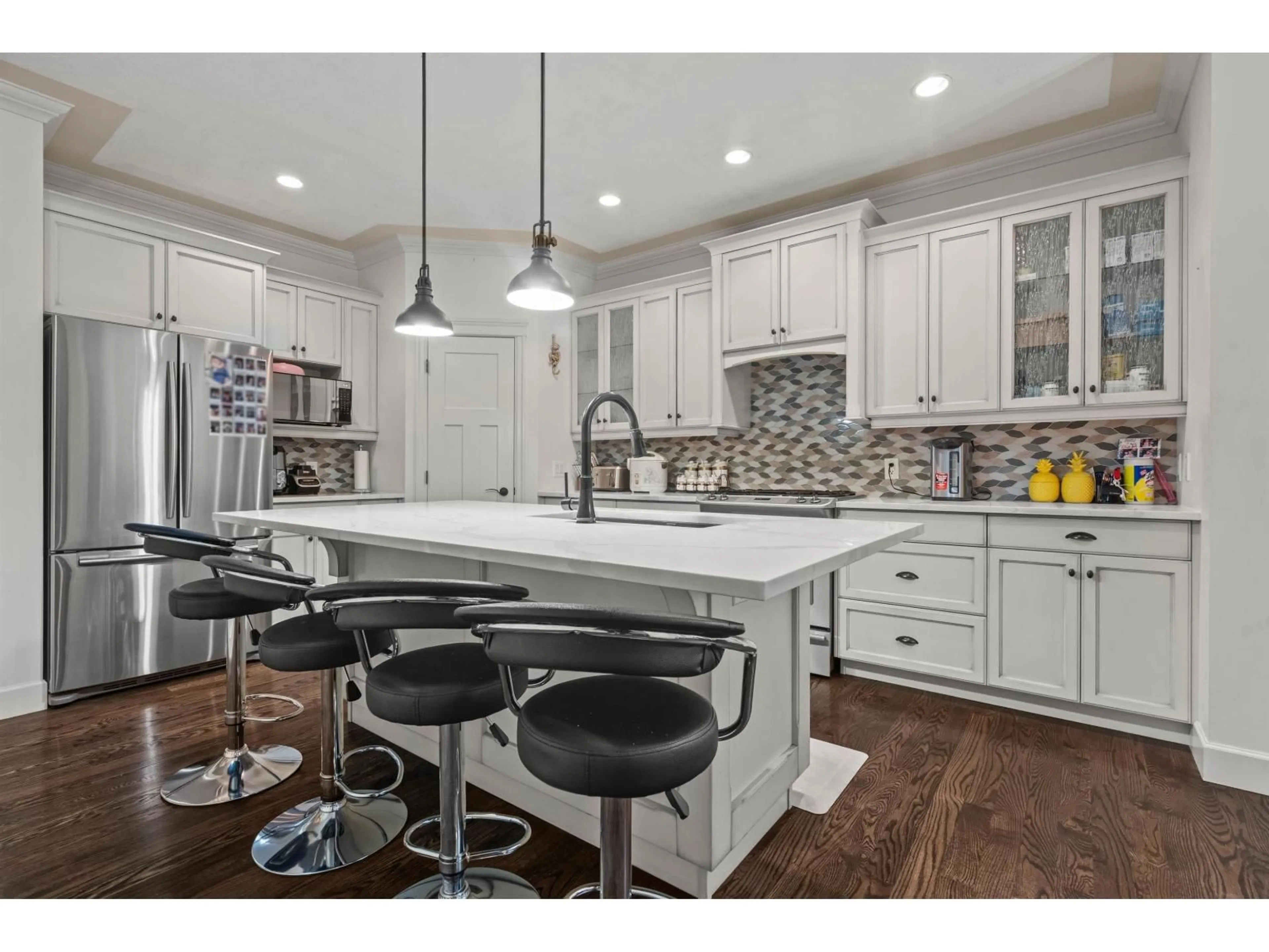 Contemporary kitchen, ceramic/tile floor for 8512 BRADSHAW PLACE, Chilliwack British Columbia V4Z0A7