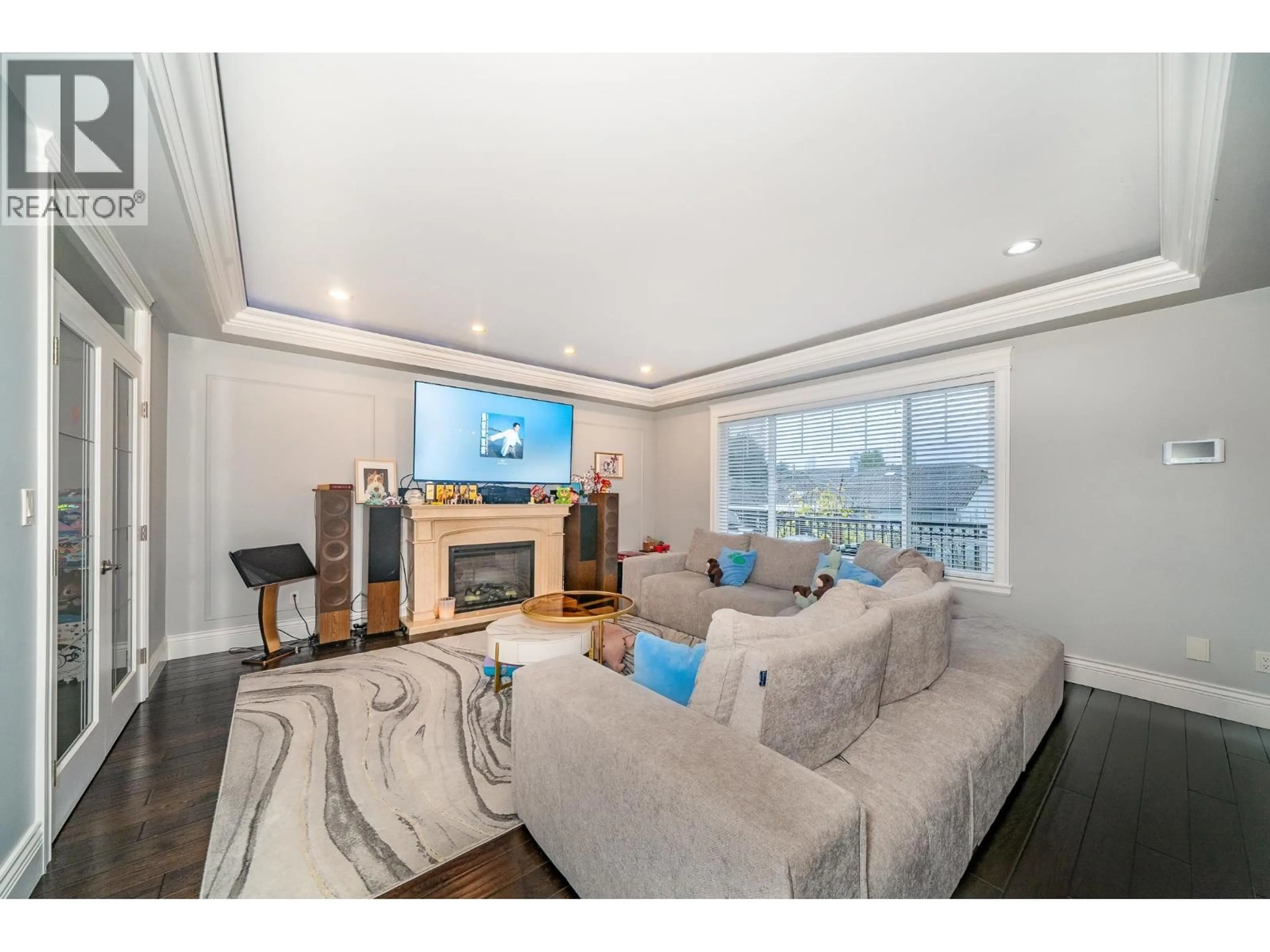 Living room with furniture, wood/laminate floor for 5007 HARDWICK STREET, Burnaby British Columbia V5G1P8