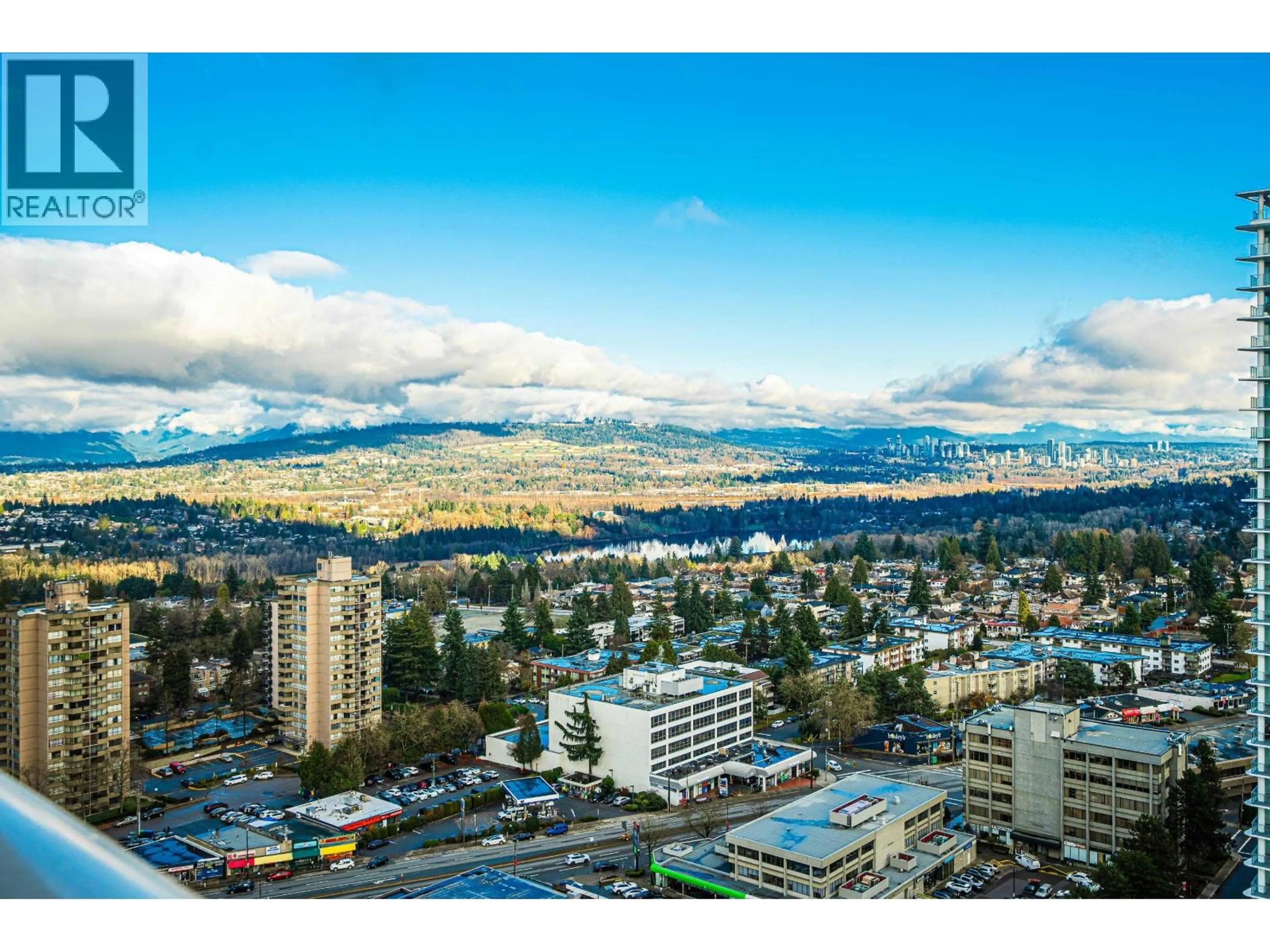 A pic from outside/outdoor area/front of a property/back of a property/a pic from drone, mountain view for 3206 - 4880 BENNETT STREET, Burnaby British Columbia V5H0C1