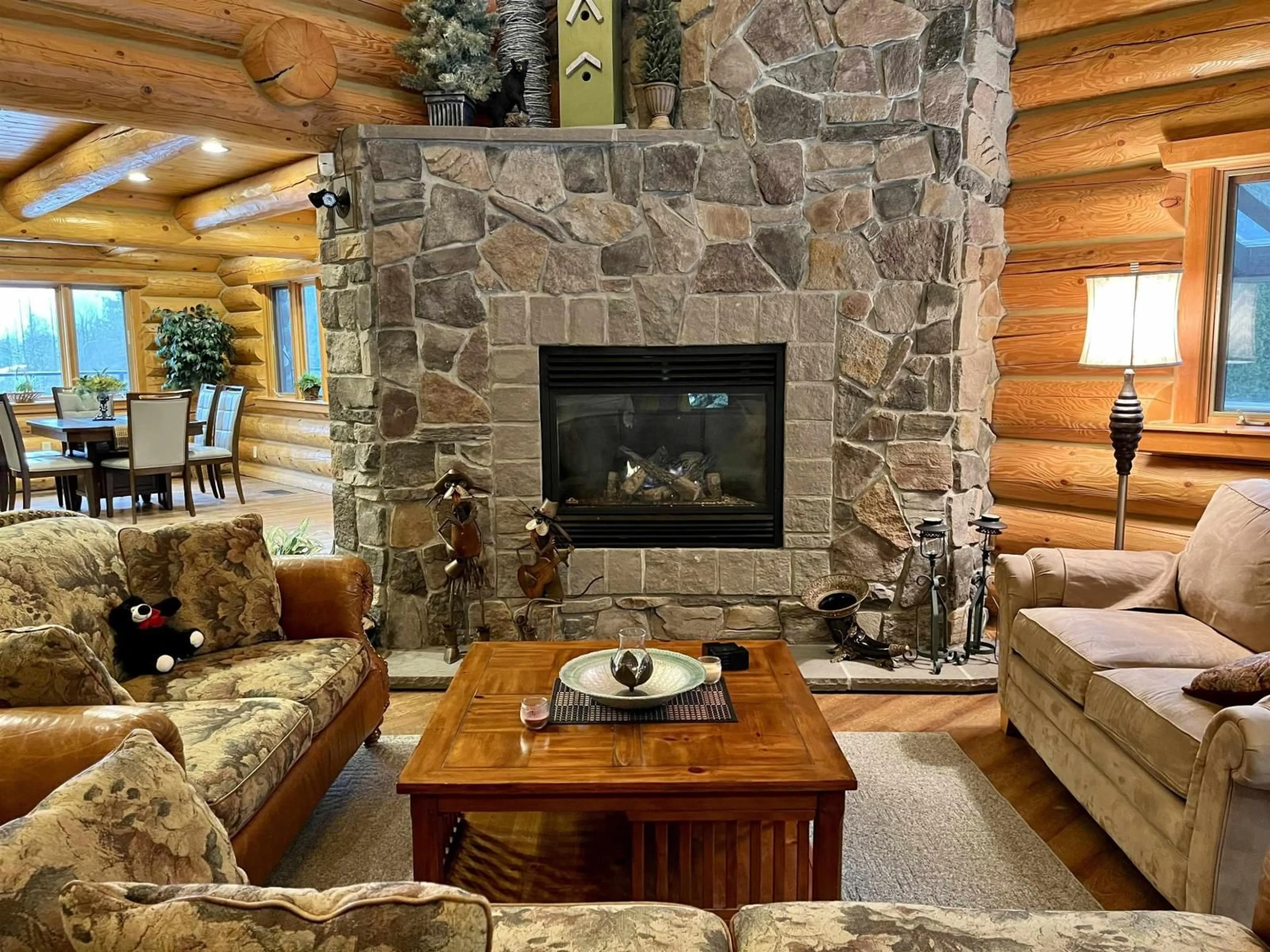 Living room with furniture, wood/laminate floor for 91 - 53480 BRIDAL FALLS ROAD, Chilliwack British Columbia V0X1X1