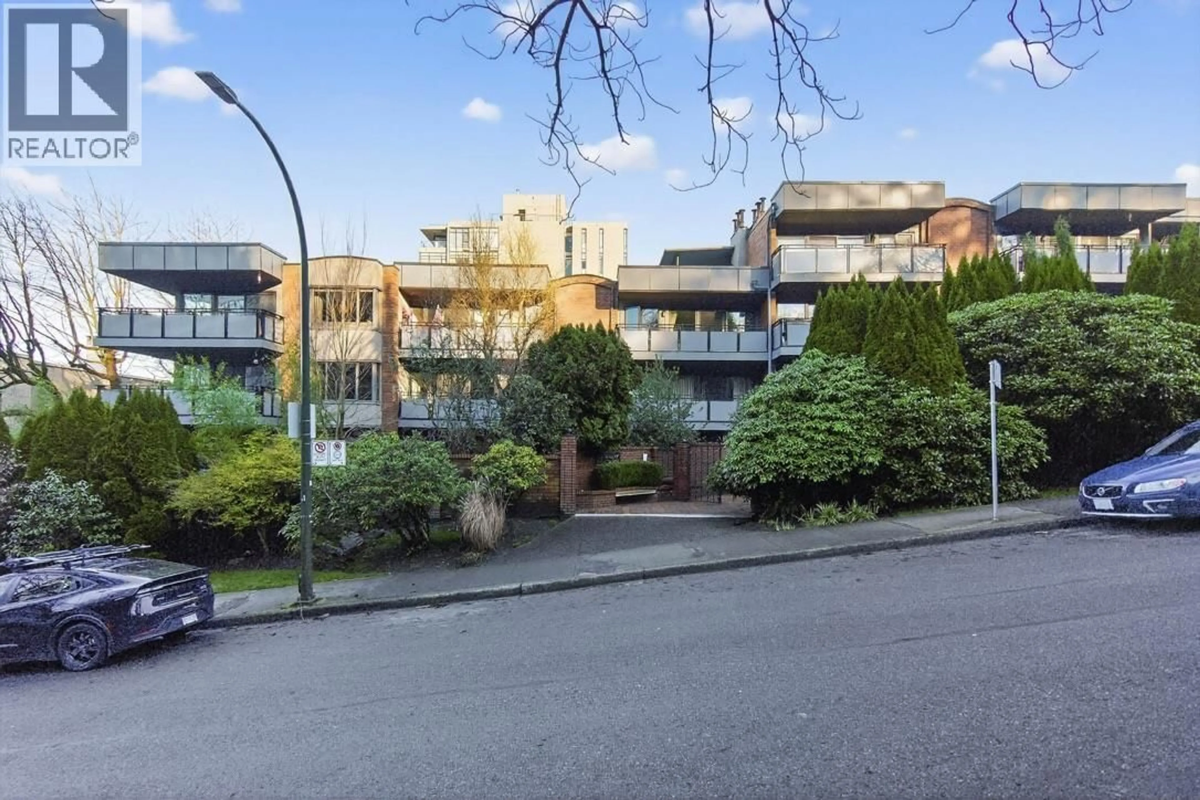 A pic from outside/outdoor area/front of a property/back of a property/a pic from drone, street for 605 - 1405 W 15TH AVENUE, Vancouver British Columbia V6H3R2