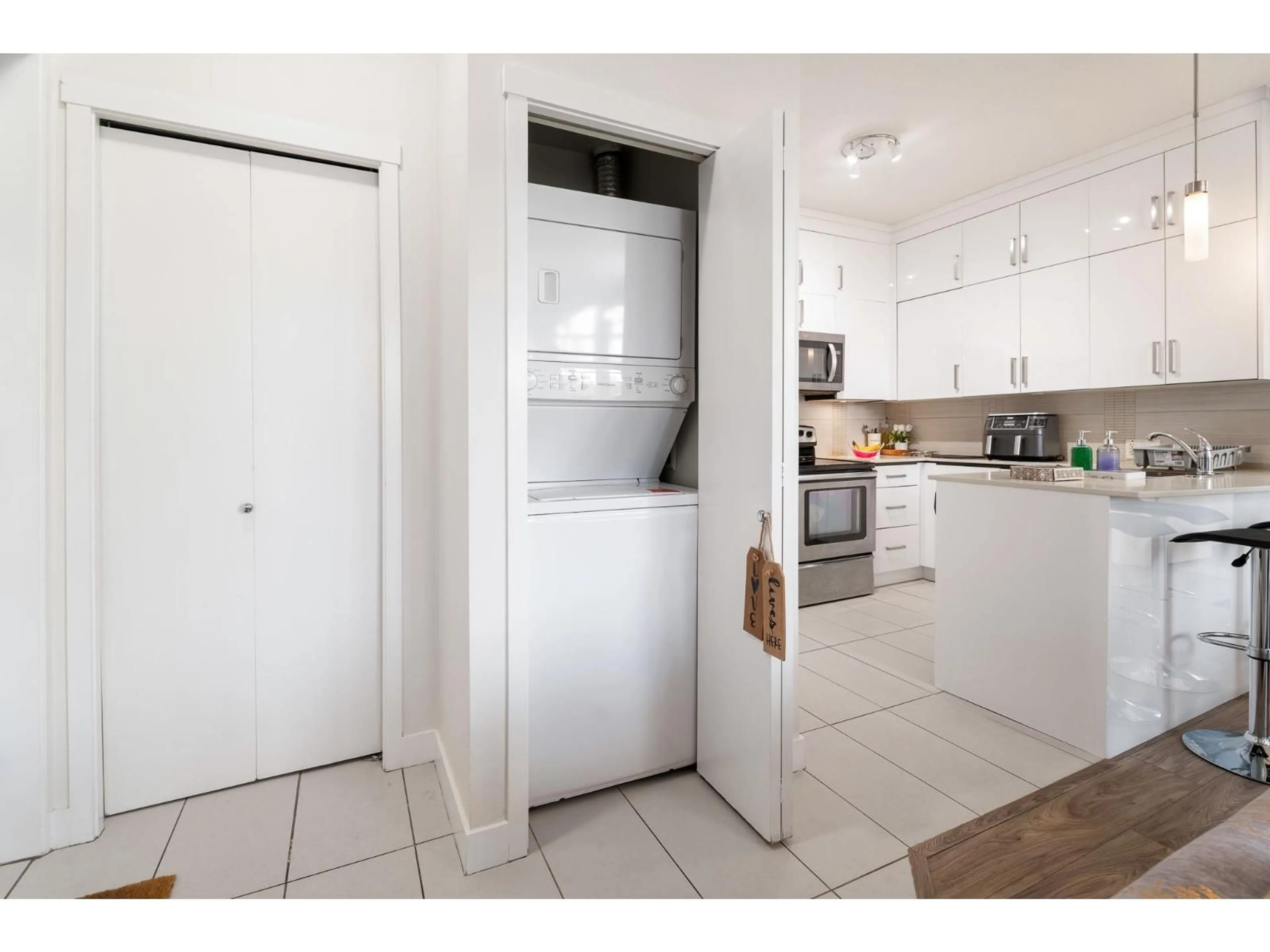 Standard kitchen, unknown for 308 - 13399 104 AVENUE, Surrey British Columbia V3T0C9