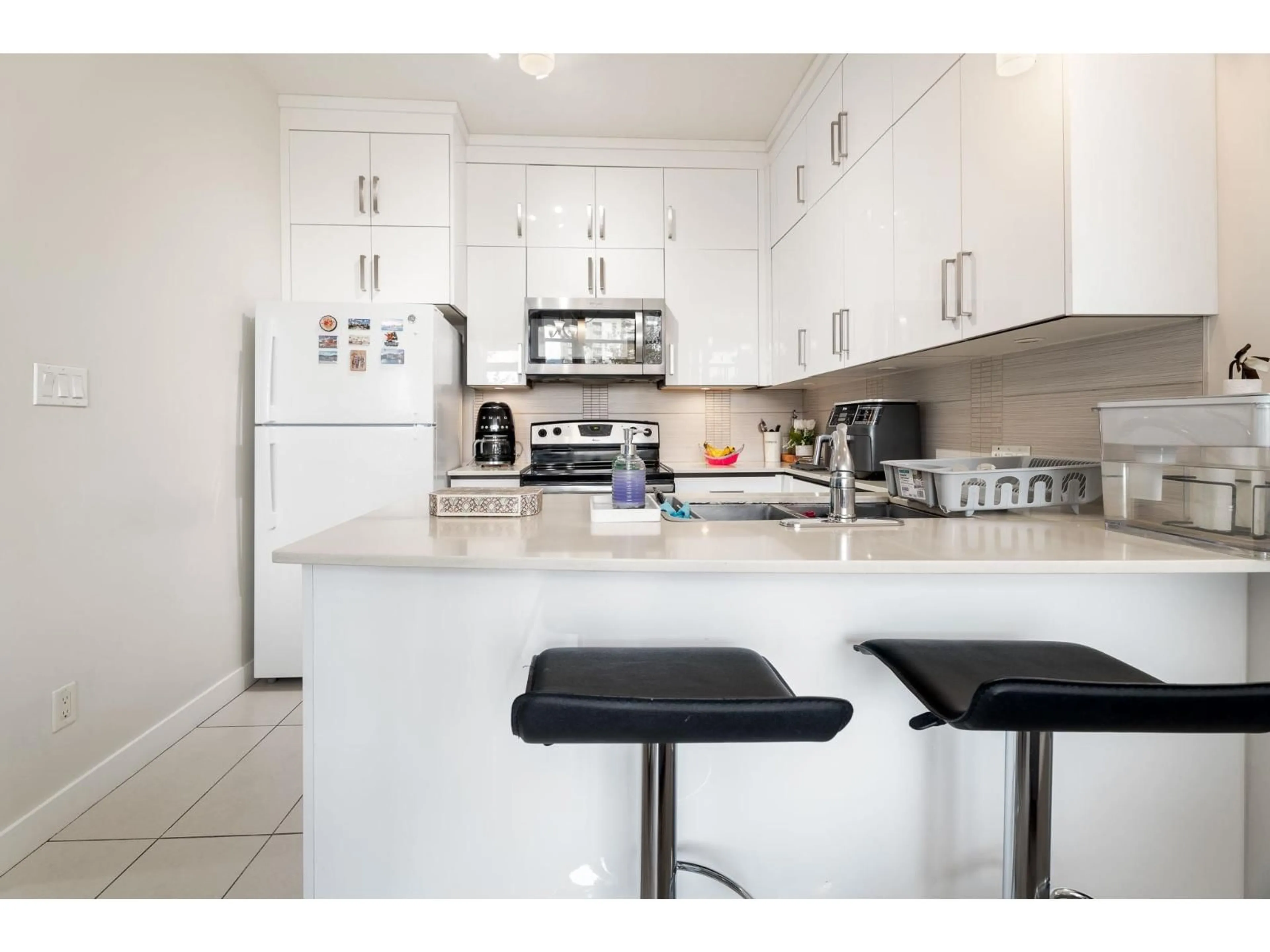 Standard kitchen, unknown for 308 - 13399 104 AVENUE, Surrey British Columbia V3T0C9