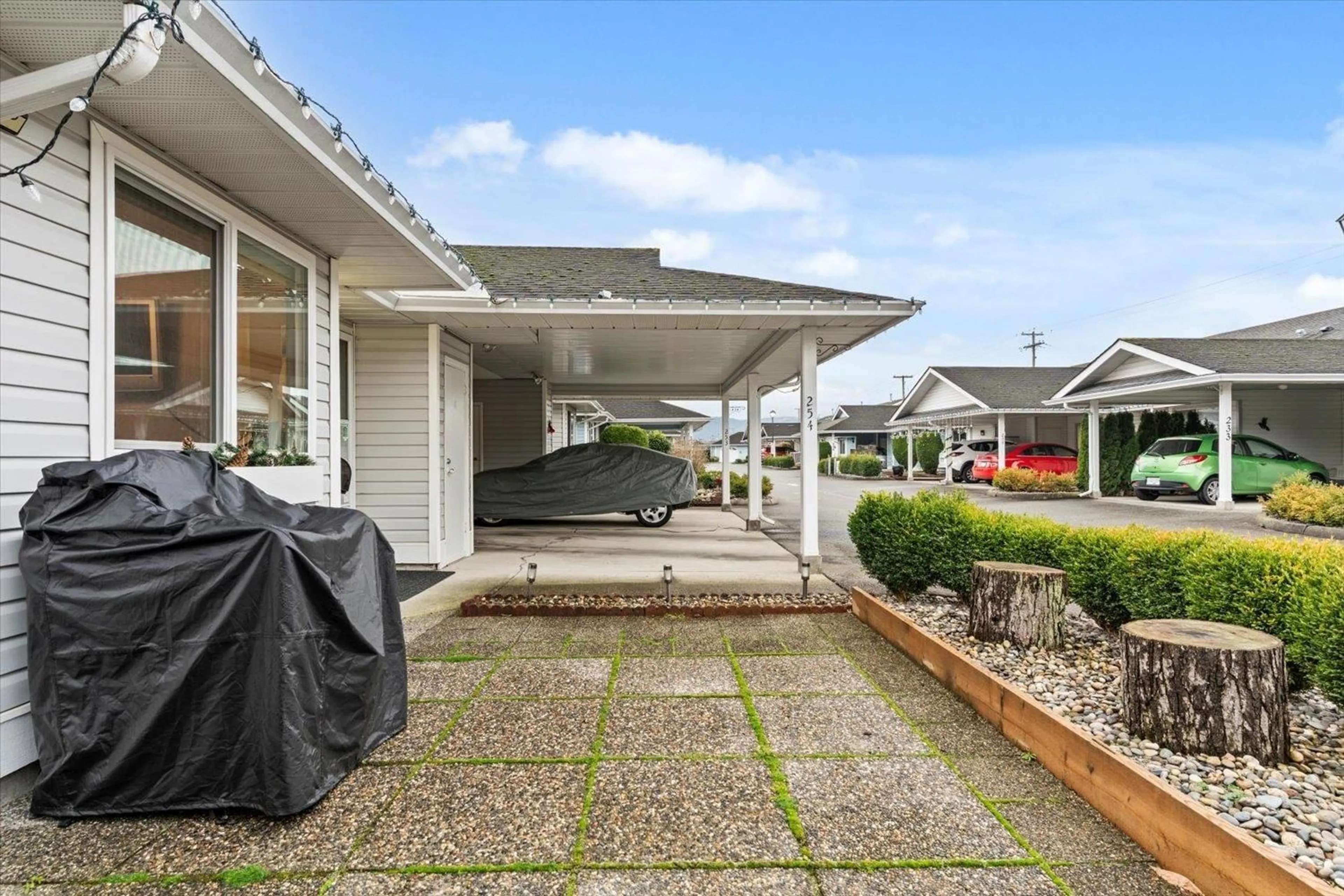 Patio, street for 254 - 7610 EVANS ROAD, Chilliwack British Columbia V2R2Z5
