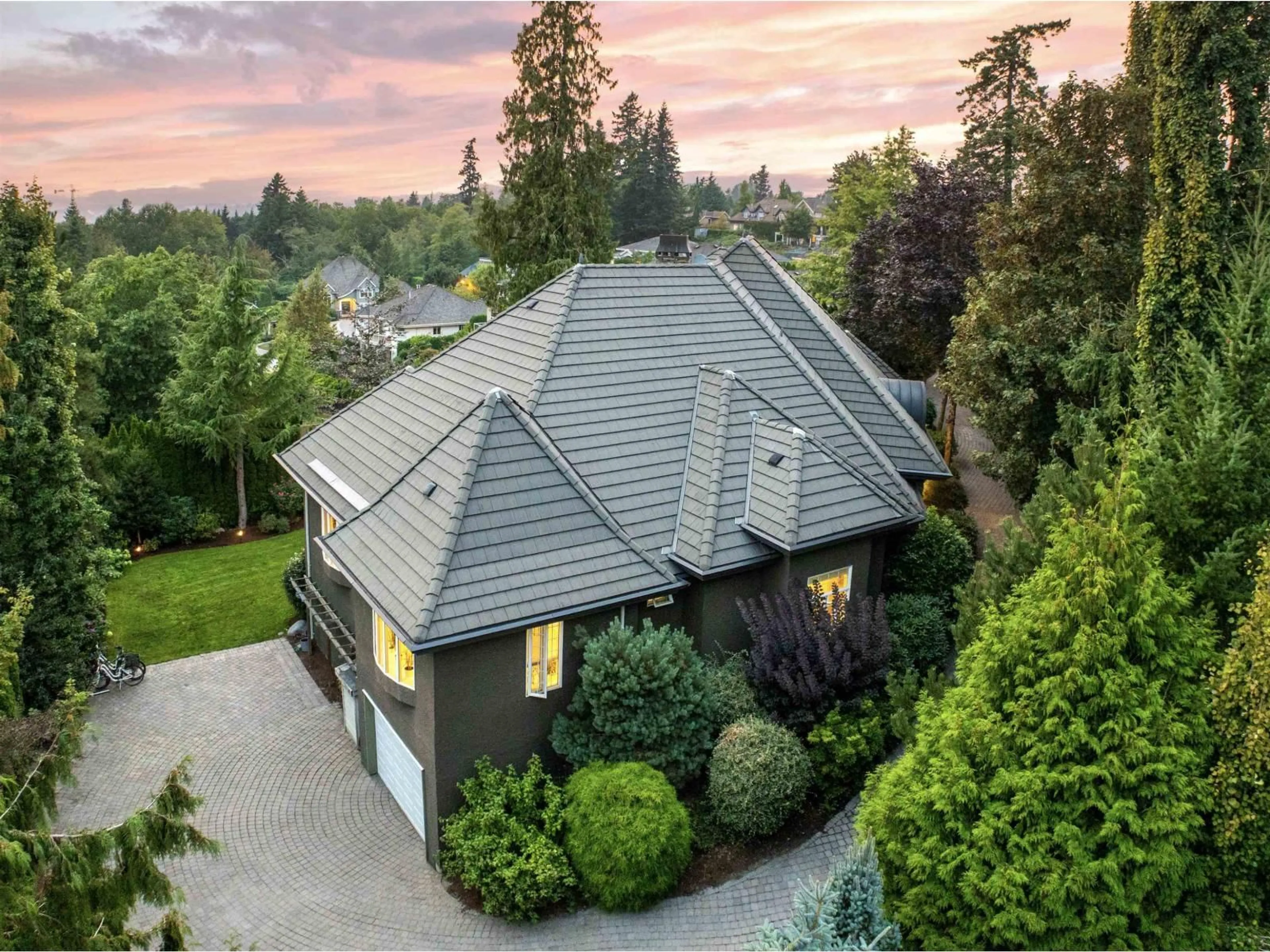 A pic from outside/outdoor area/front of a property/back of a property/a pic from drone, street for 18638 54A AVENUE, Surrey British Columbia V3S8L5