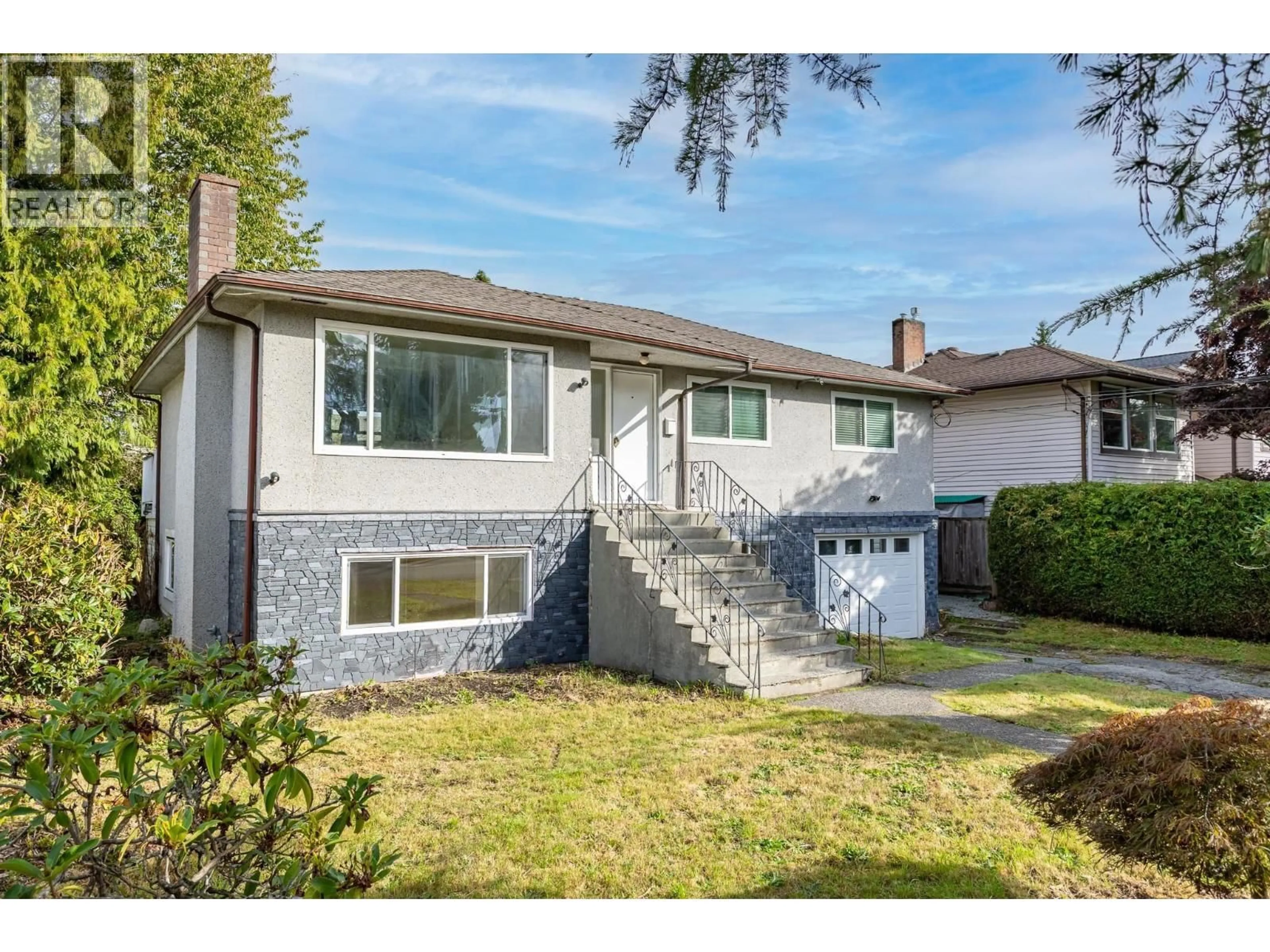 Home with vinyl exterior material, street for 1119 SPRICE AVENUE, Coquitlam British Columbia V3J2P3