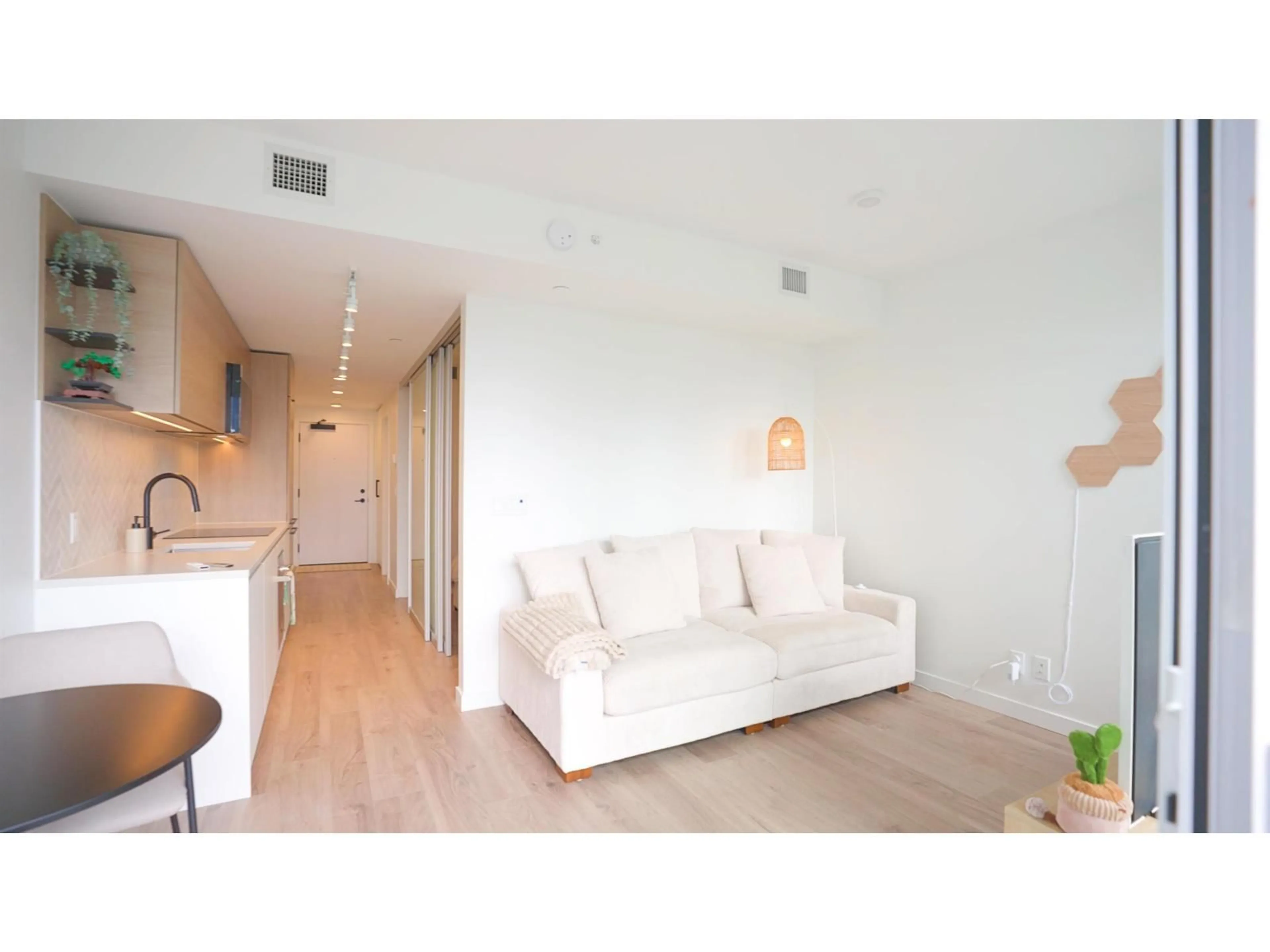 Living room with furniture, wood/laminate floor for 1409 - 13428 105 AVENUE, Surrey British Columbia V3T0S6